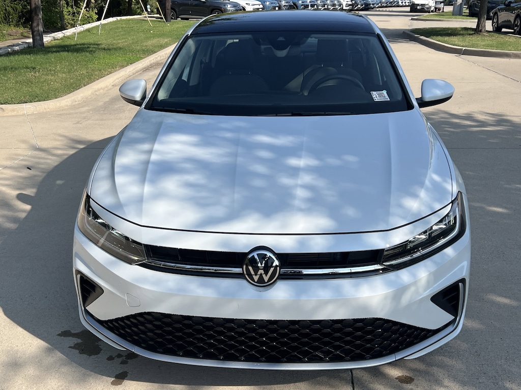 Used 2025 Volkswagen Jetta SE Sedan