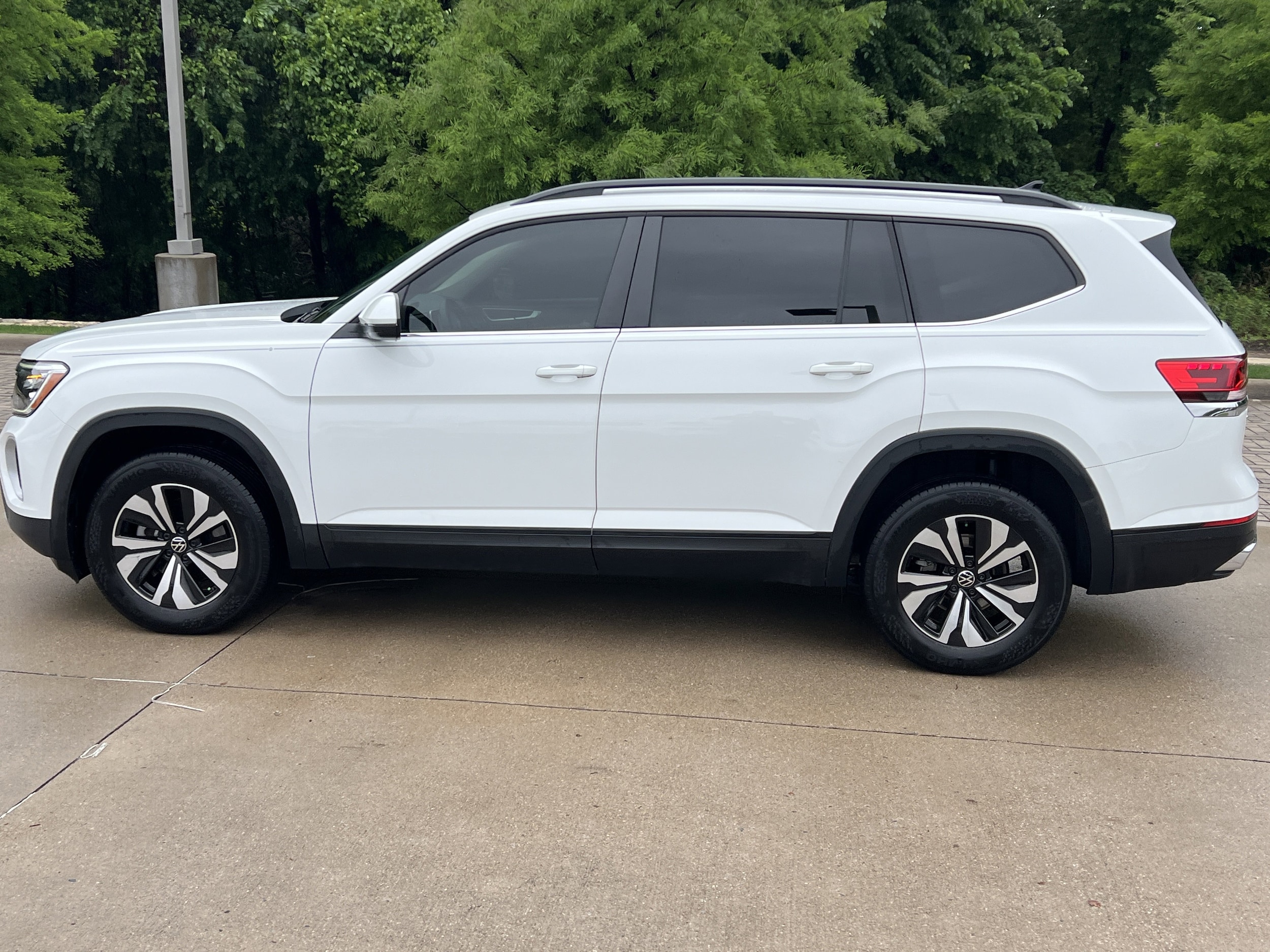 2024 Volkswagen Atlas 2.0T SE photo 6