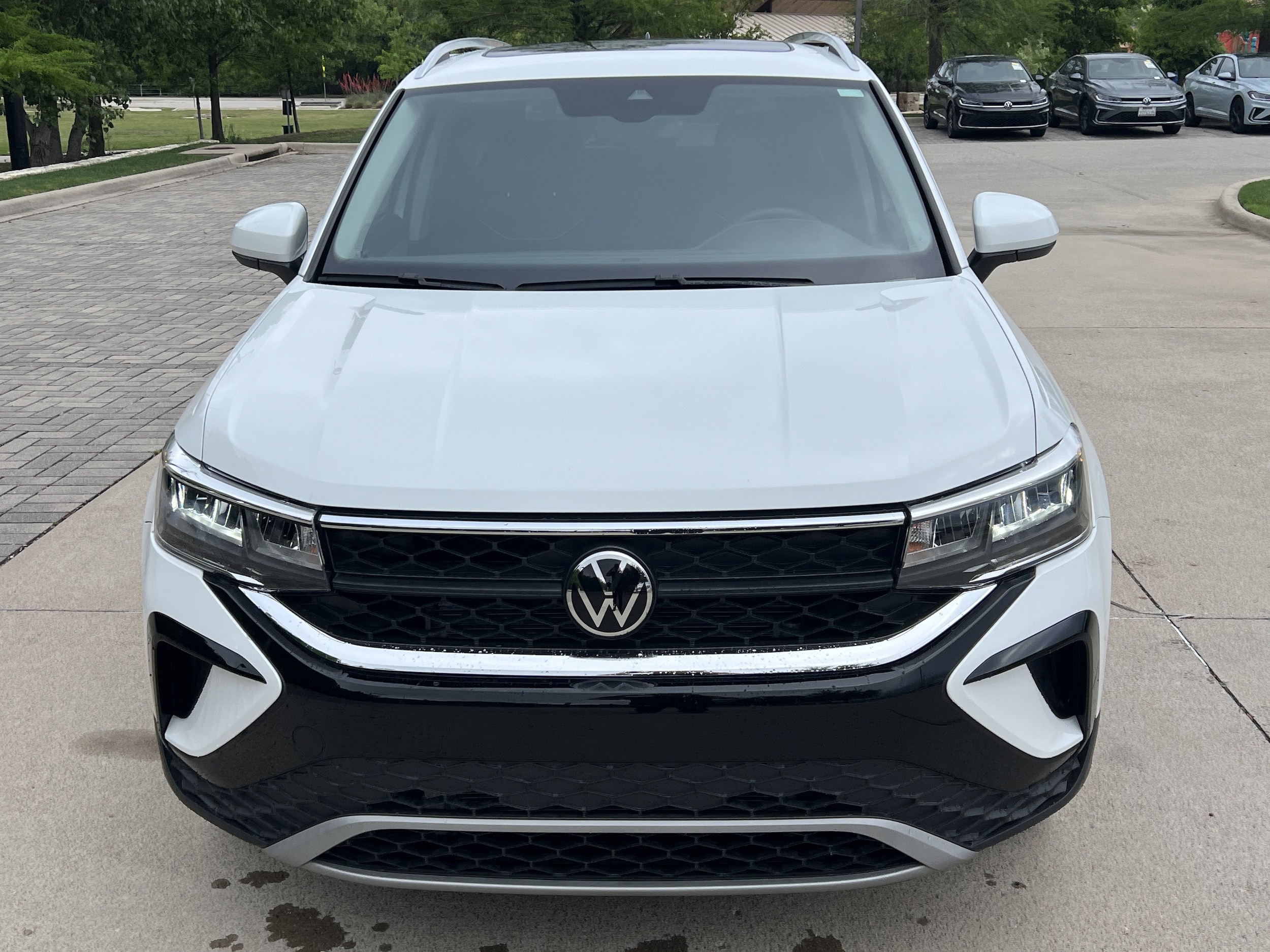 2023 Volkswagen Taos SE photo 2