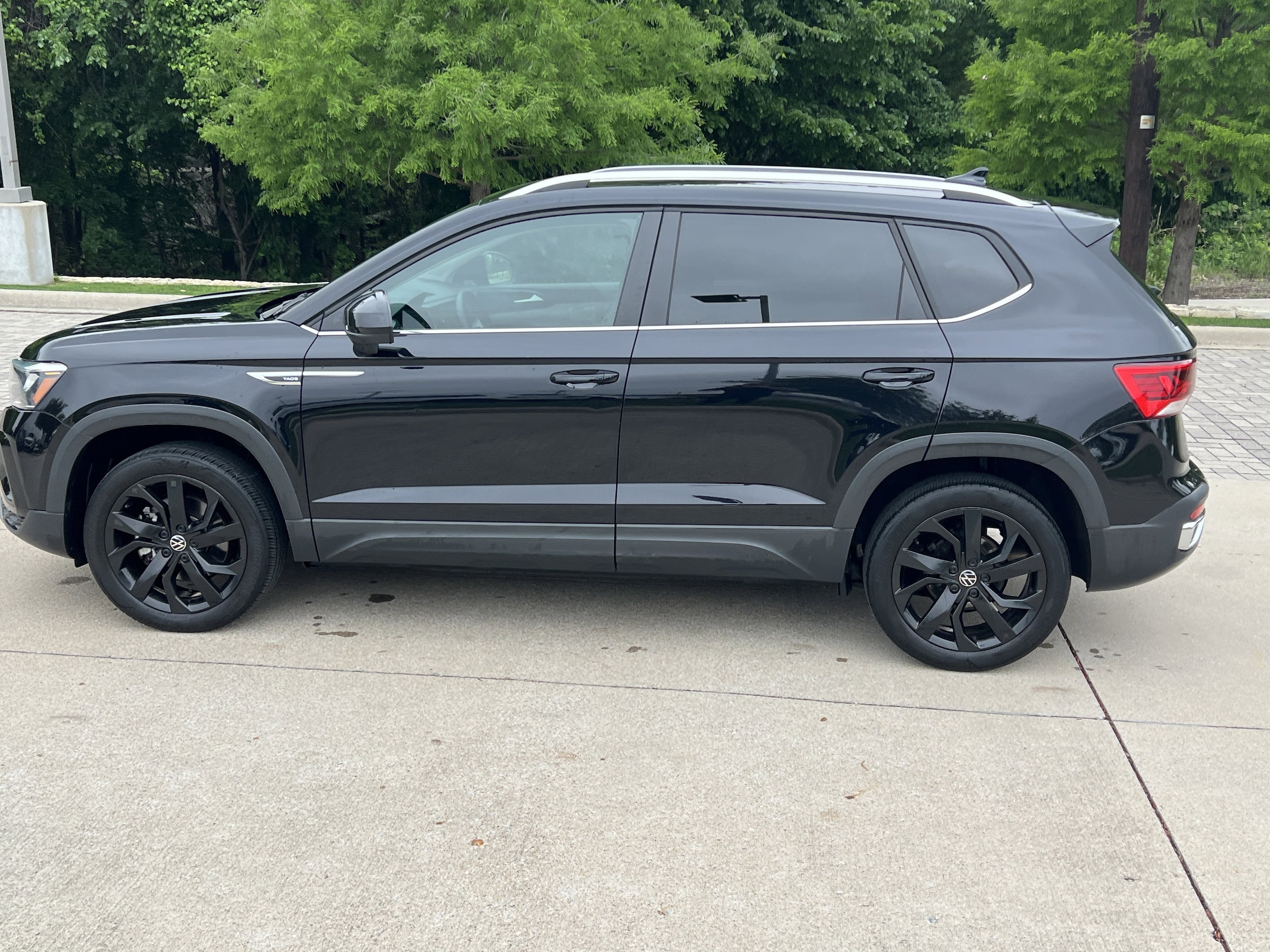 2023 Volkswagen Taos SE photo 6