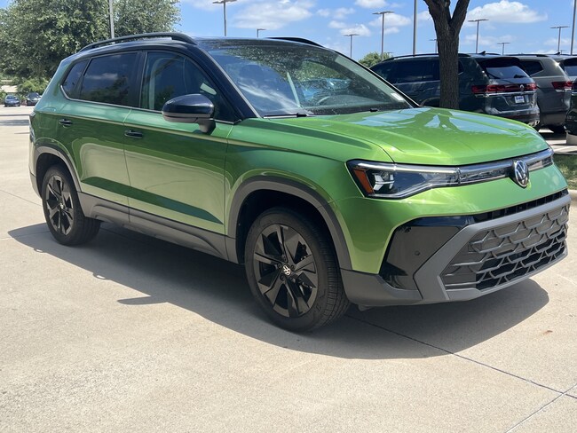 2025 Volkswagen Taos SE Black SUV