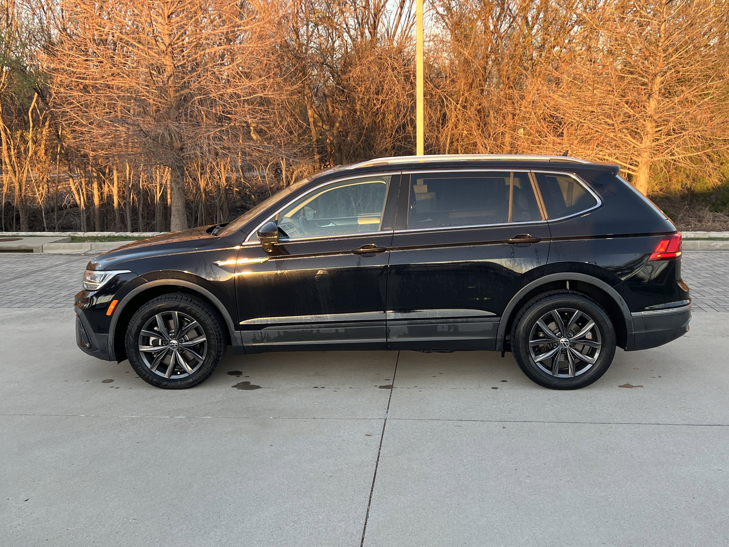 2023 Volkswagen Tiguan SE photo 6