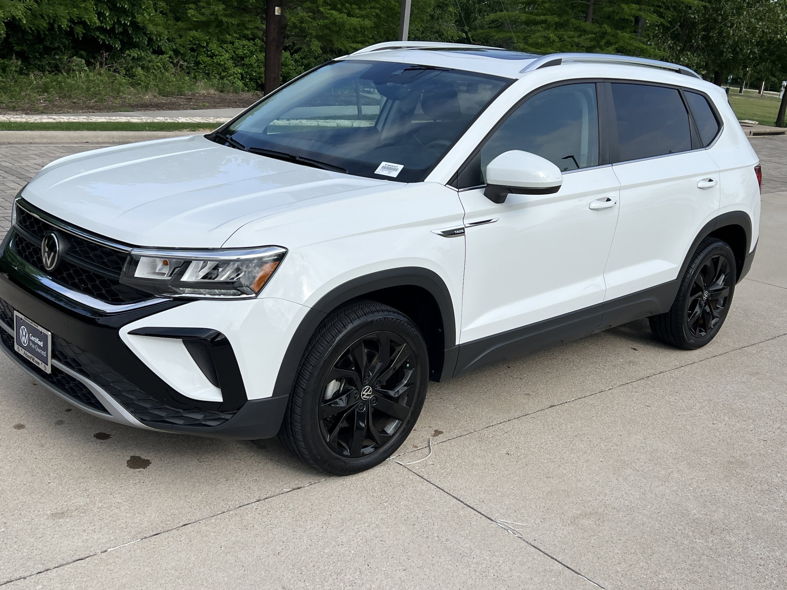 2023 Volkswagen Taos SE photo 4