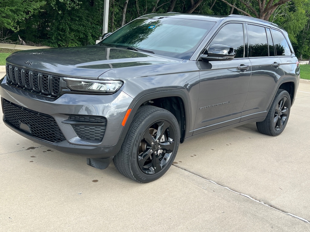 Used 2022 Jeep Grand Cherokee Altitude SUV