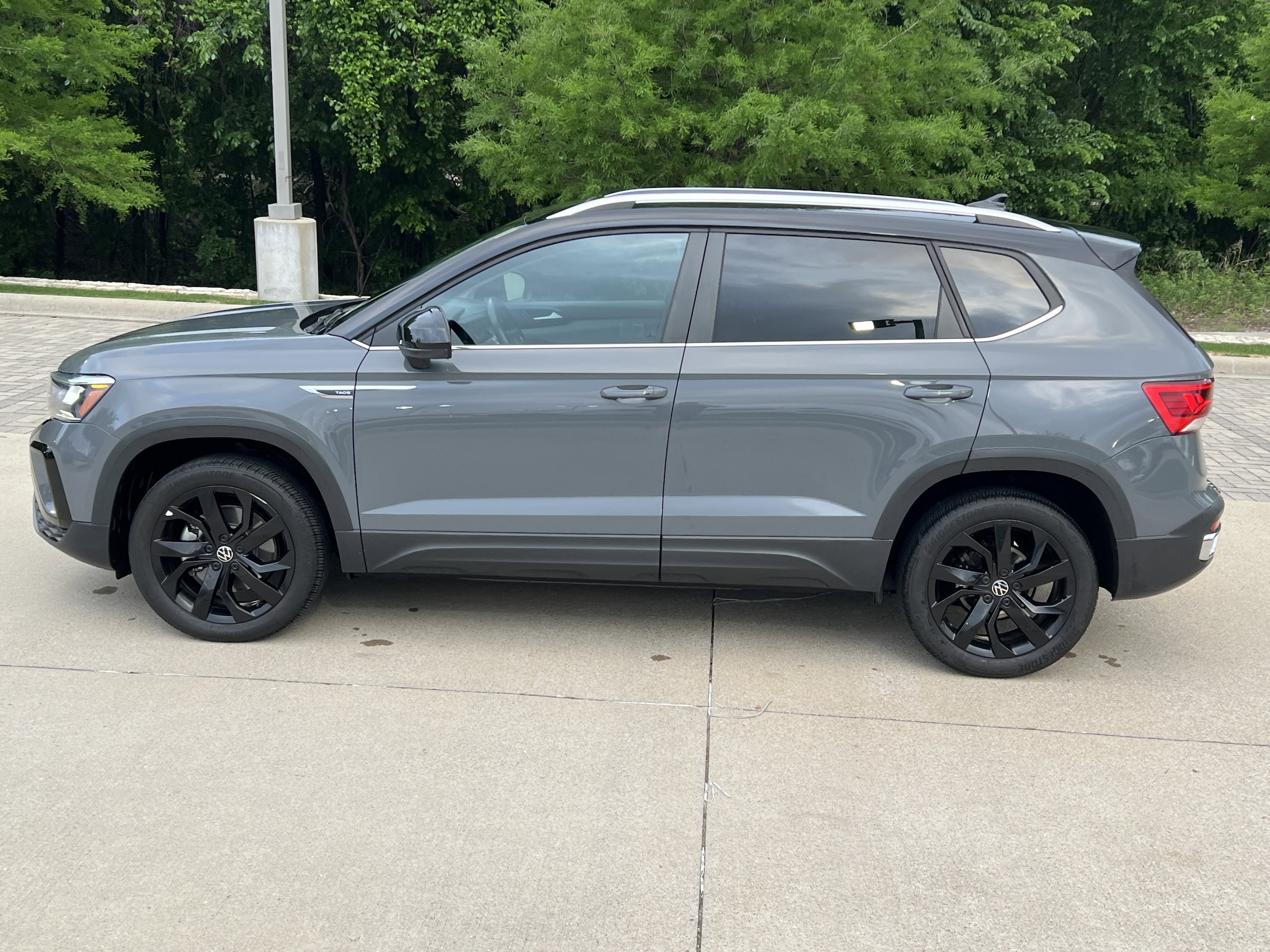 2023 Volkswagen Taos SE photo 6