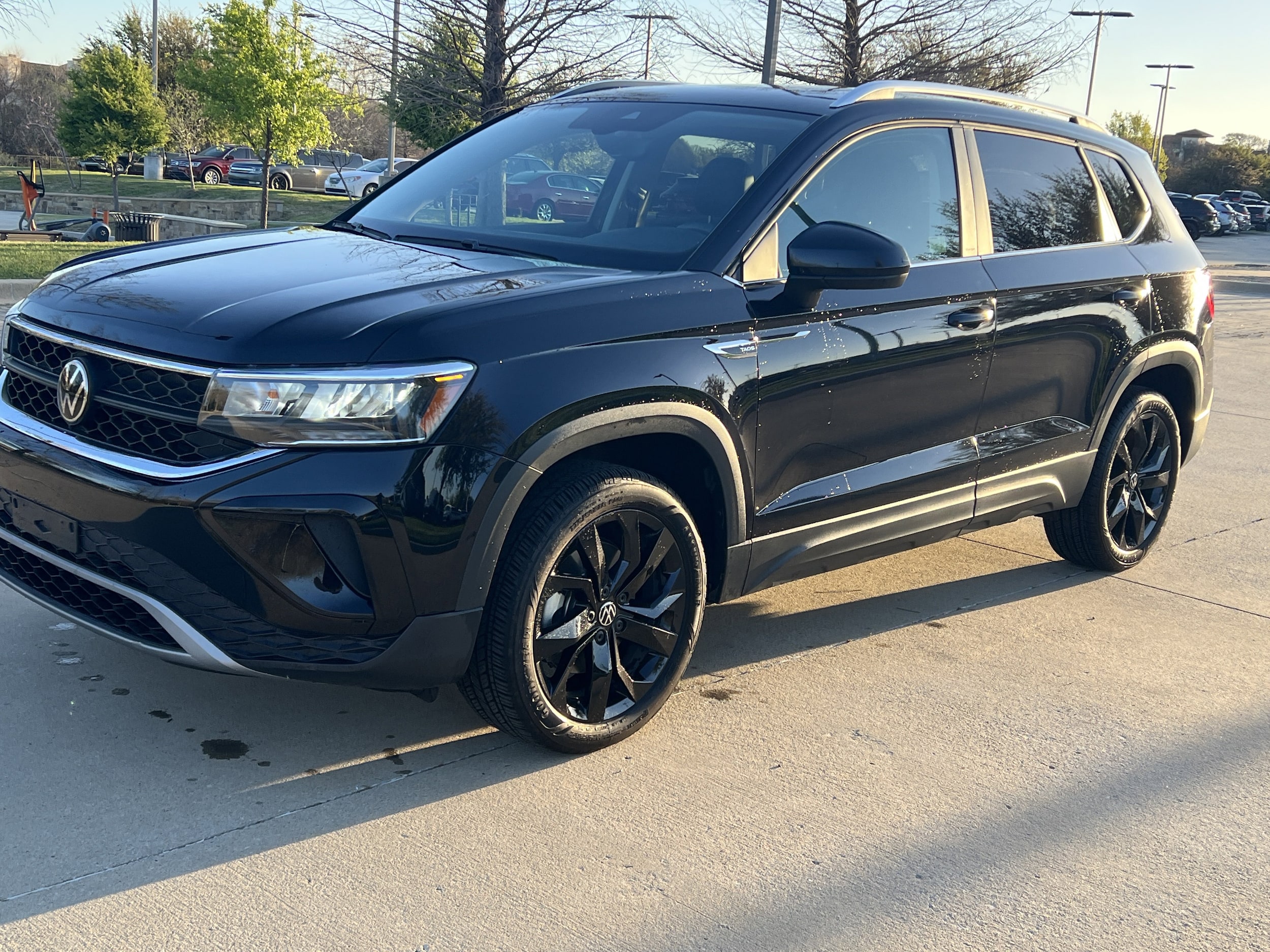 2023 Volkswagen Taos SE photo 4