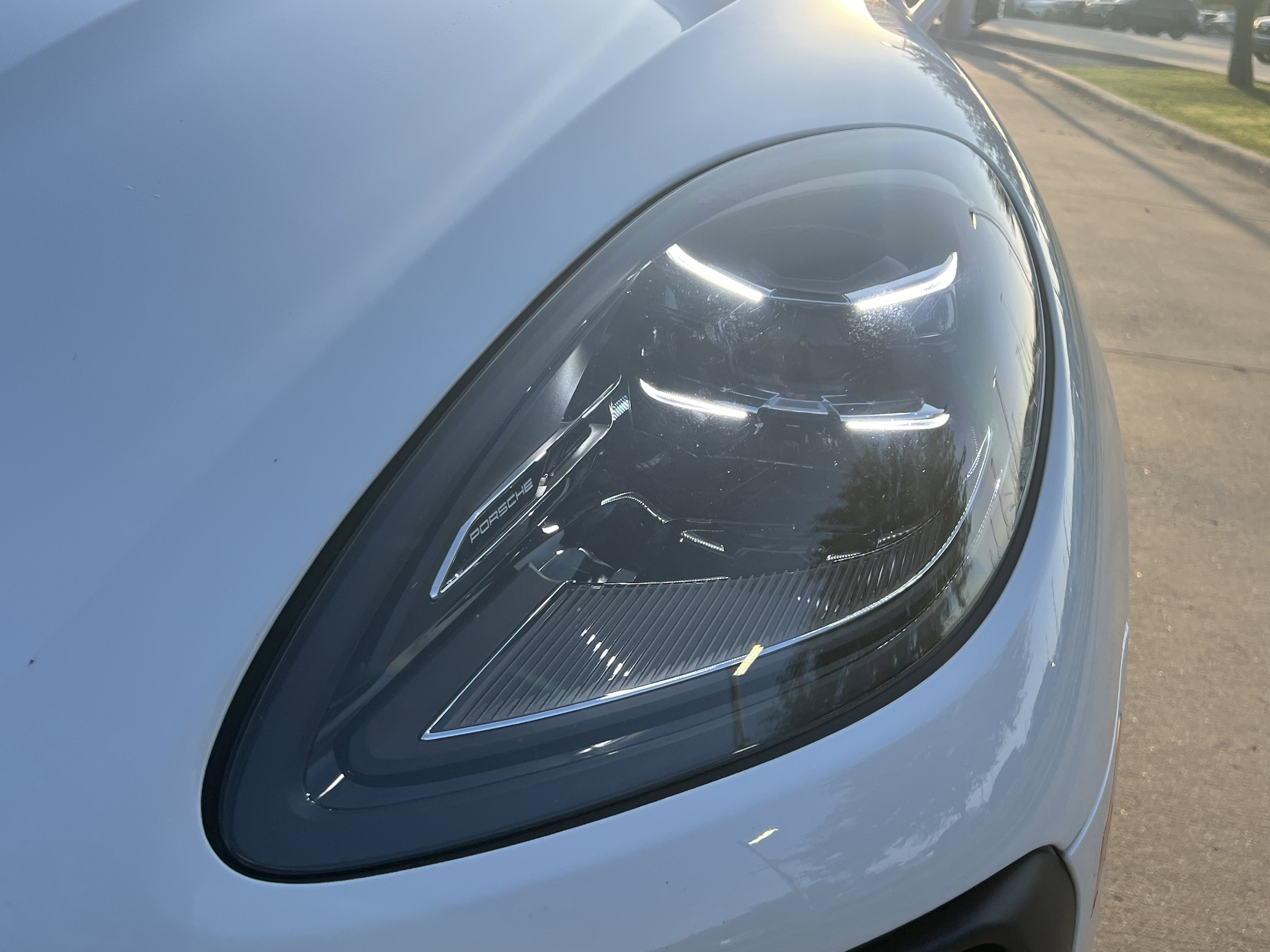 2024 Porsche Macan photo 4