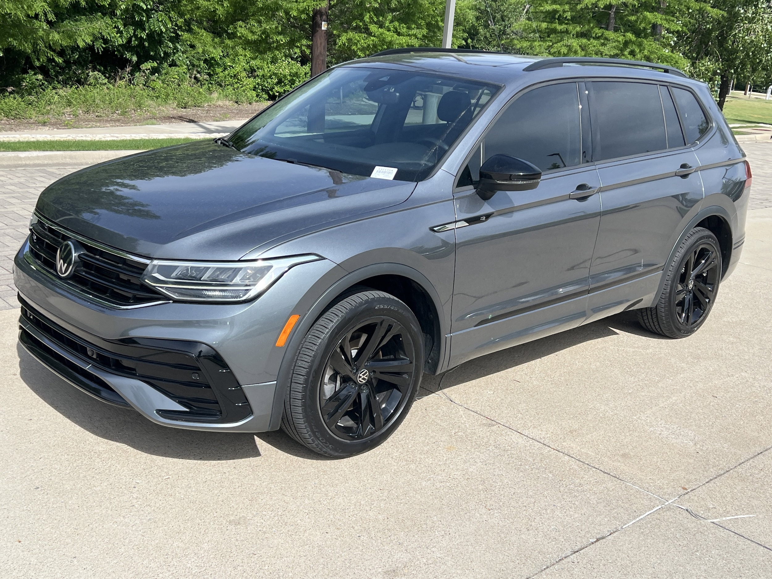 2023 Volkswagen Tiguan SE R-Line Black photo 4