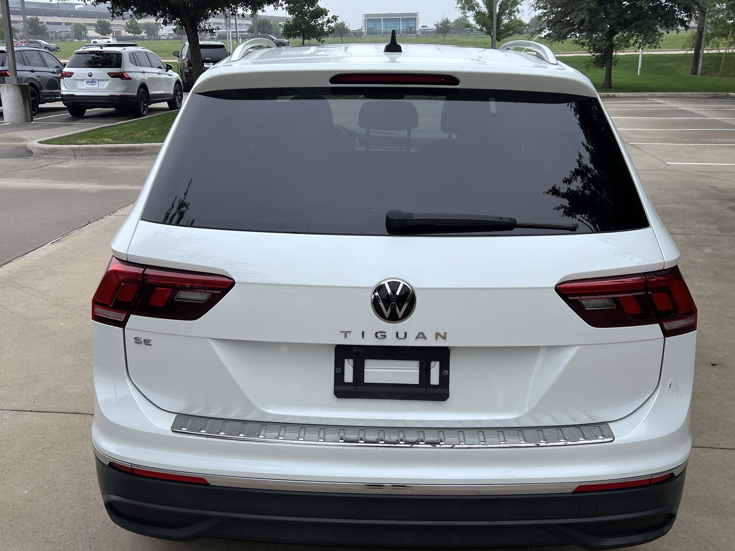 2023 Volkswagen Tiguan SE photo 3