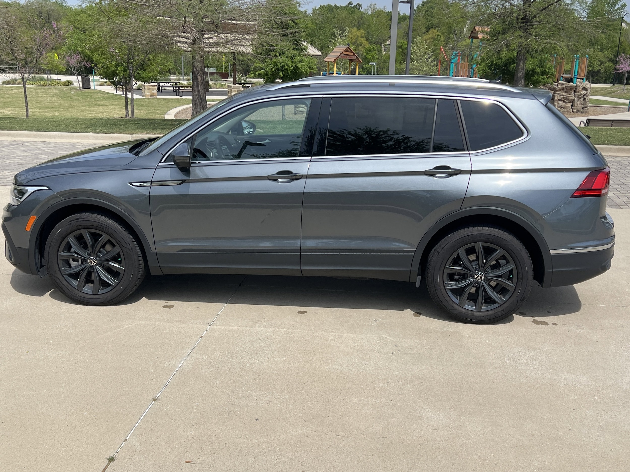 2024 Volkswagen Tiguan SE photo 6