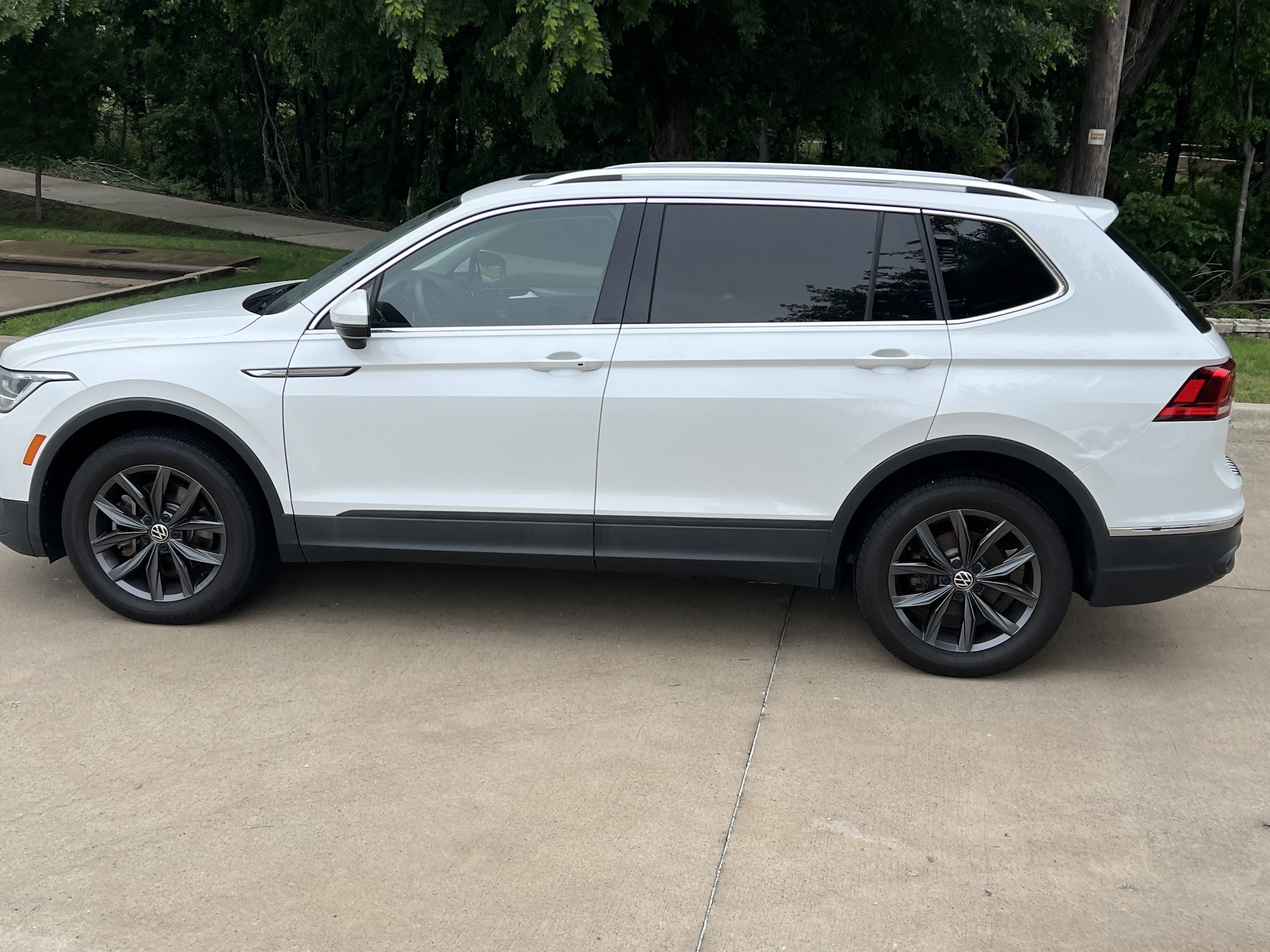 2023 Volkswagen Tiguan SE photo 5