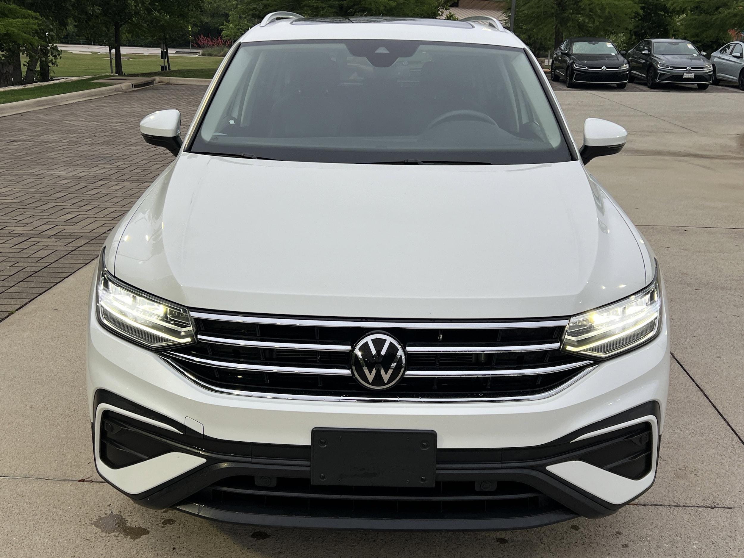 2023 Volkswagen Tiguan SE photo 2