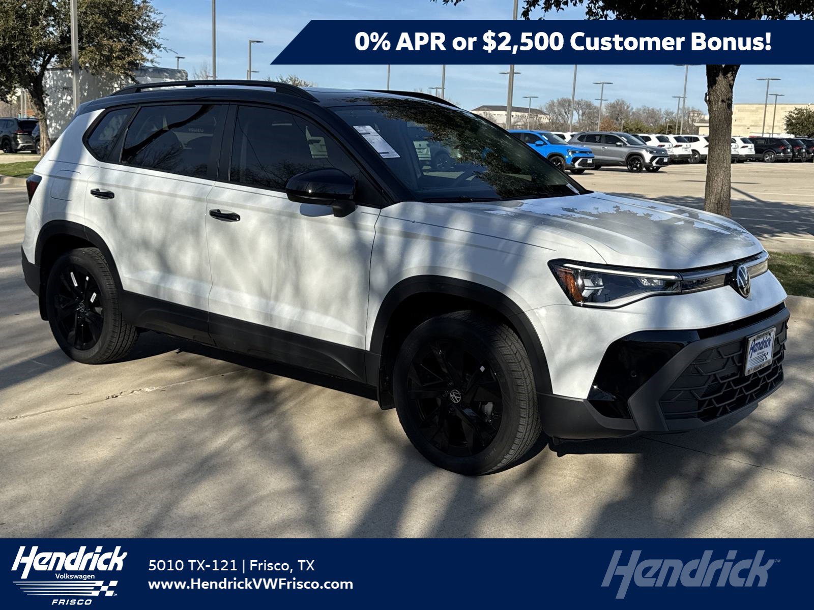 2025 Volkswagen Taos SE Black's photo