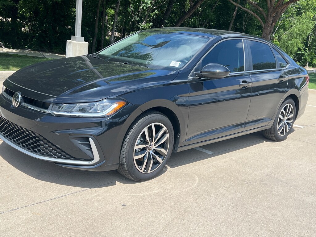 Used 2025 Volkswagen Jetta SE Sedan