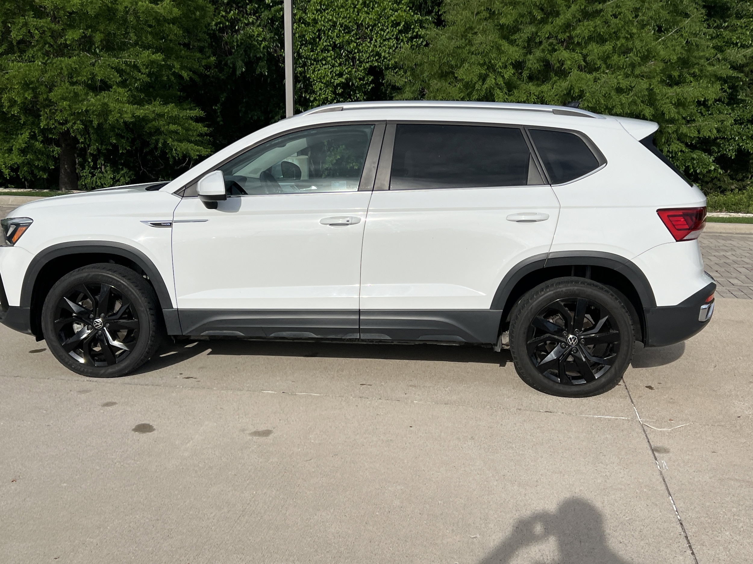 2023 Volkswagen Taos SE photo 6