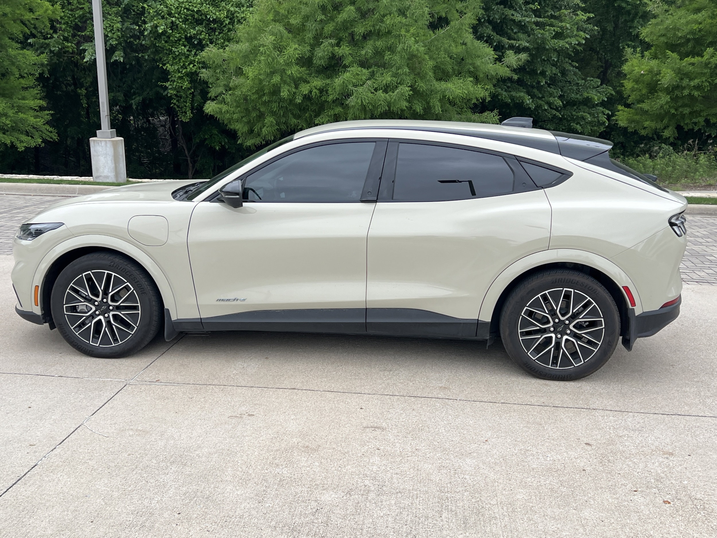2025 Ford Mustang Mach-E Premium photo 6