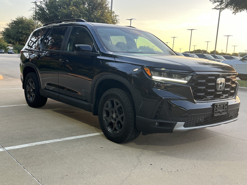 Used 2025 Honda Pilot TrailSport SUV