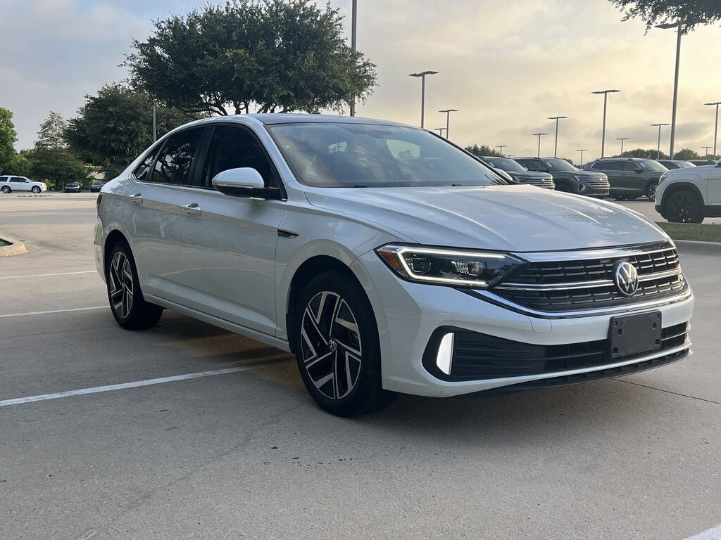 Used 2022 Volkswagen Jetta SEL Sedan
