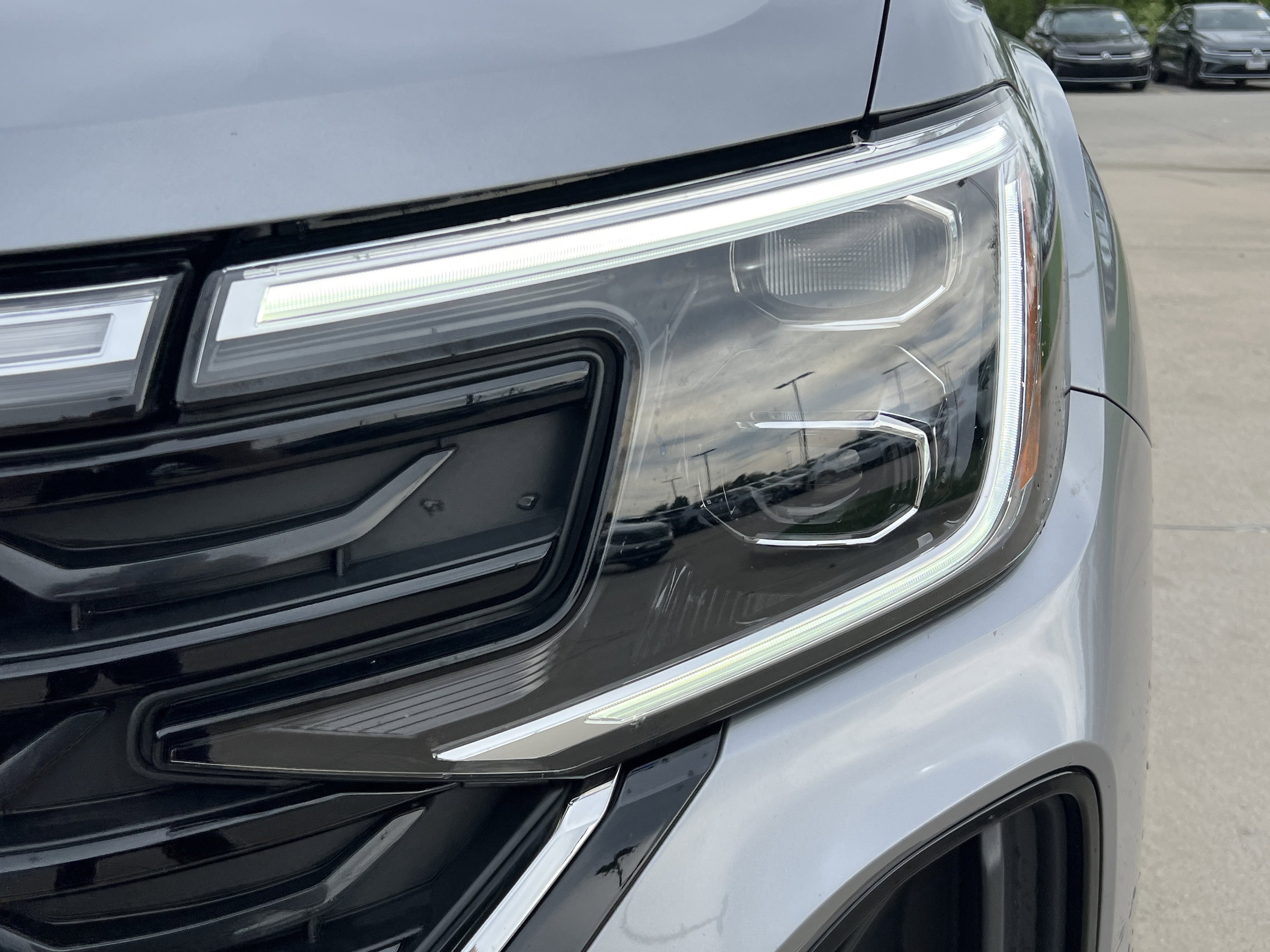 2024 Volkswagen Atlas Cross Sport 2.0T SE w/Technology photo 4