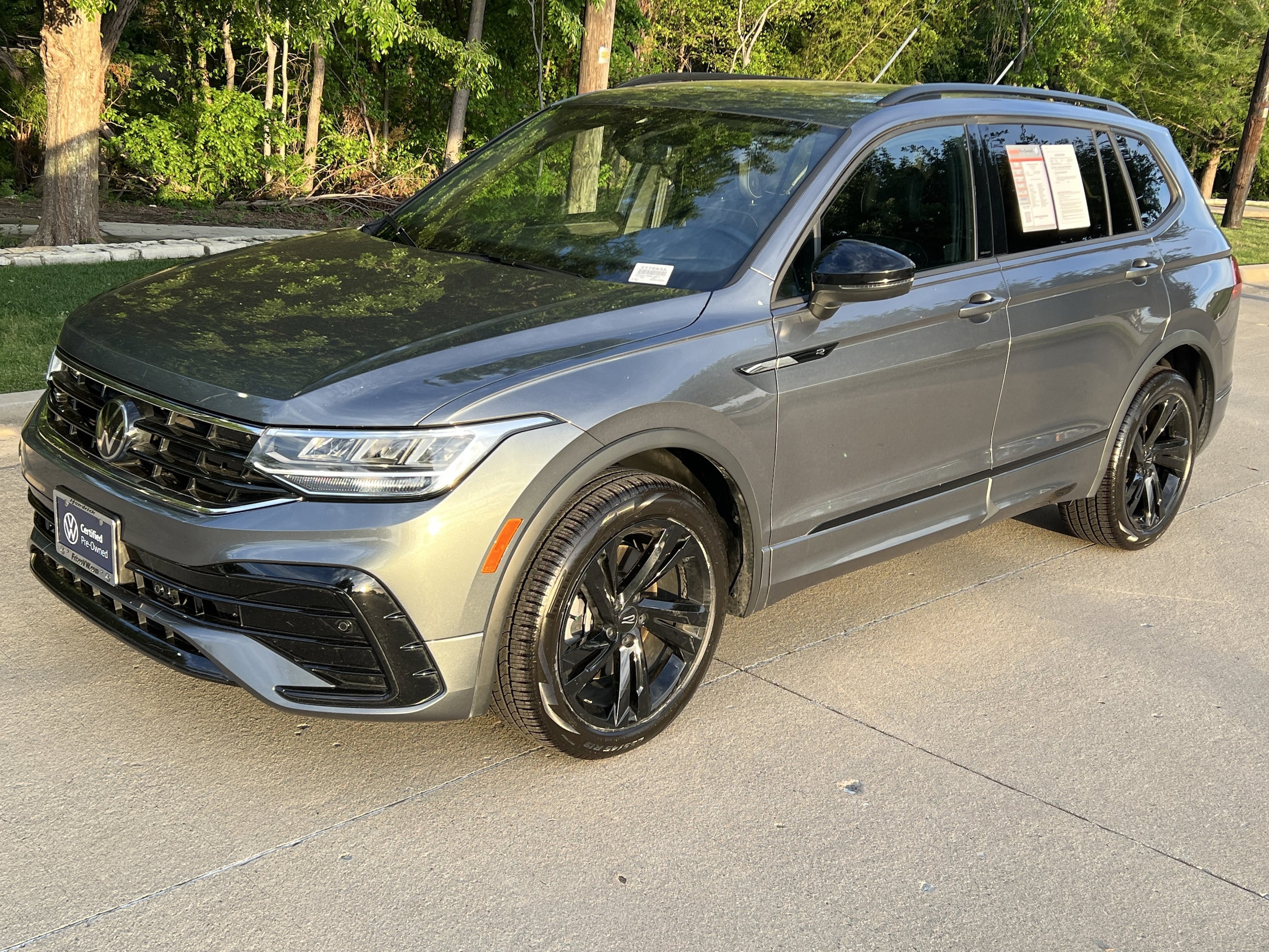 2024 Volkswagen Tiguan SE R-Line Black photo 4