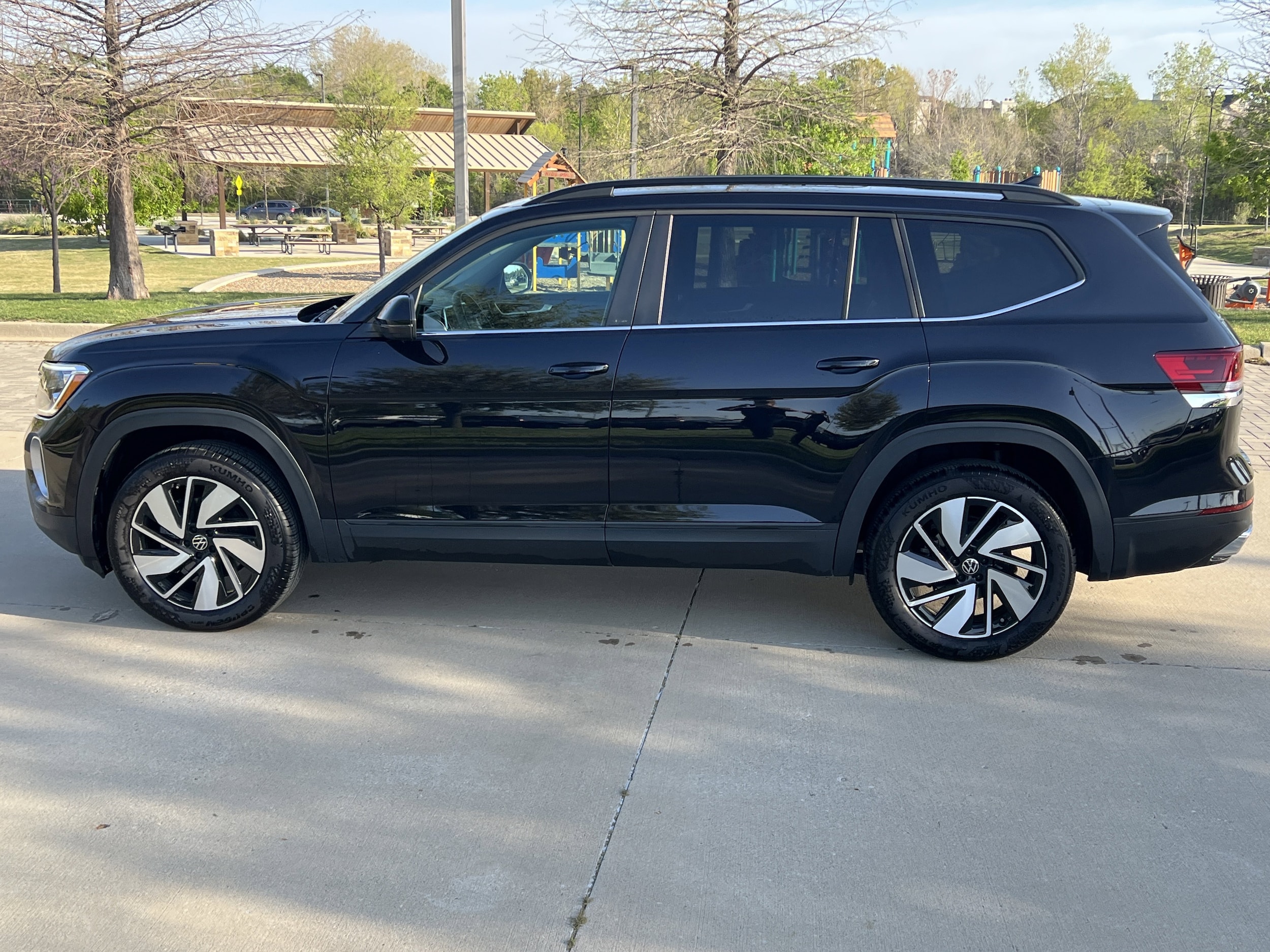 2025 Volkswagen Atlas 2.0T SE w/Technology photo 5