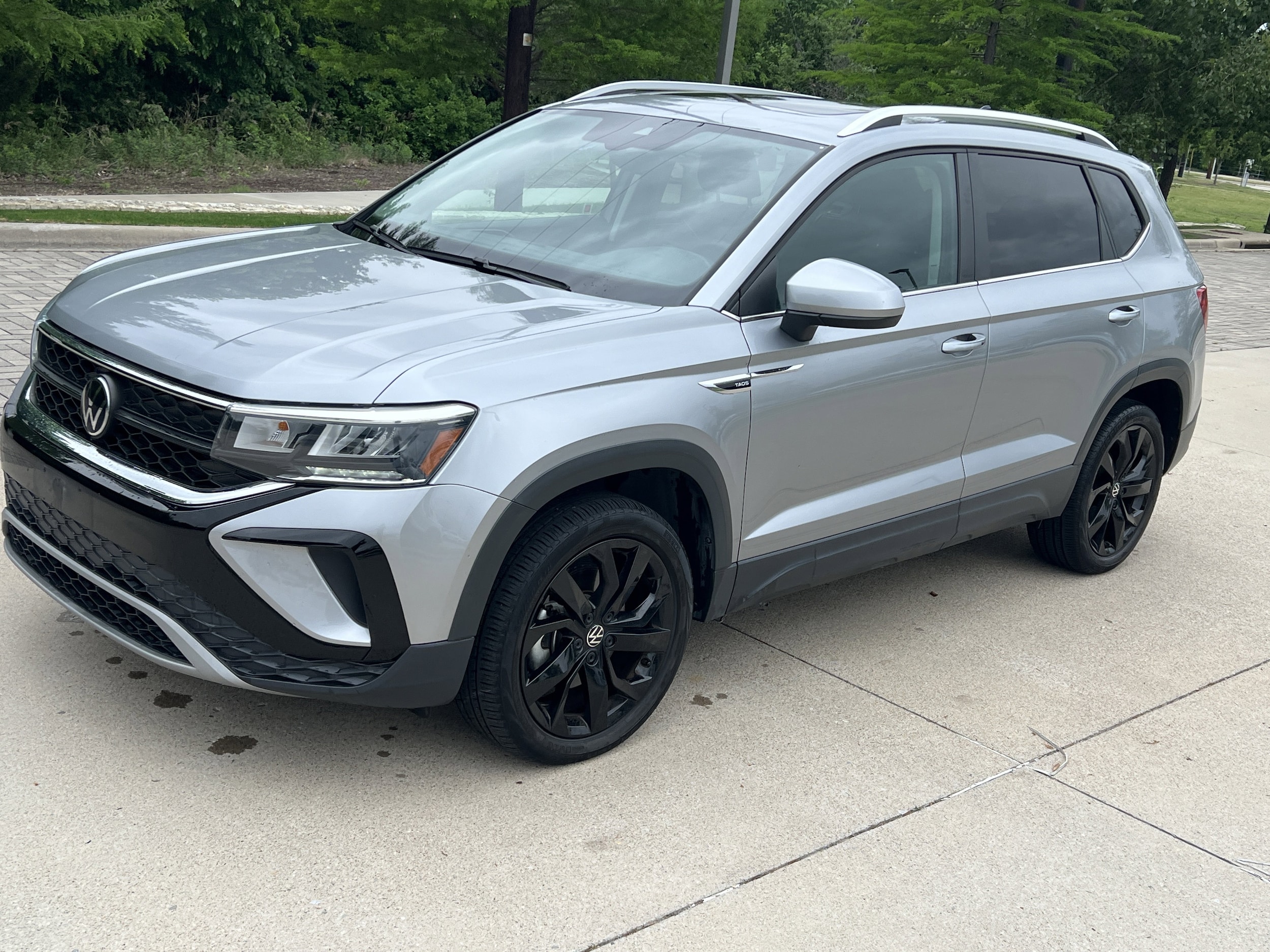 2023 Volkswagen Taos SE photo 4