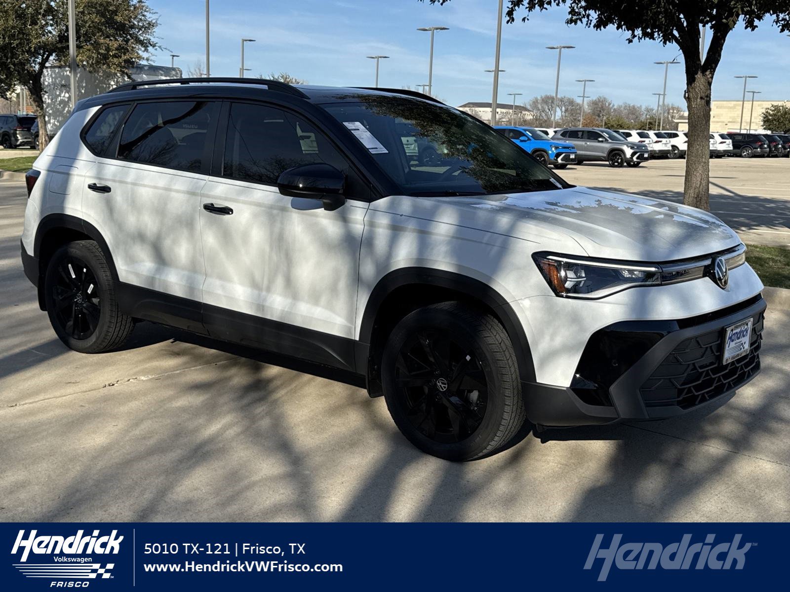 2025 Volkswagen Taos SE Black's photo