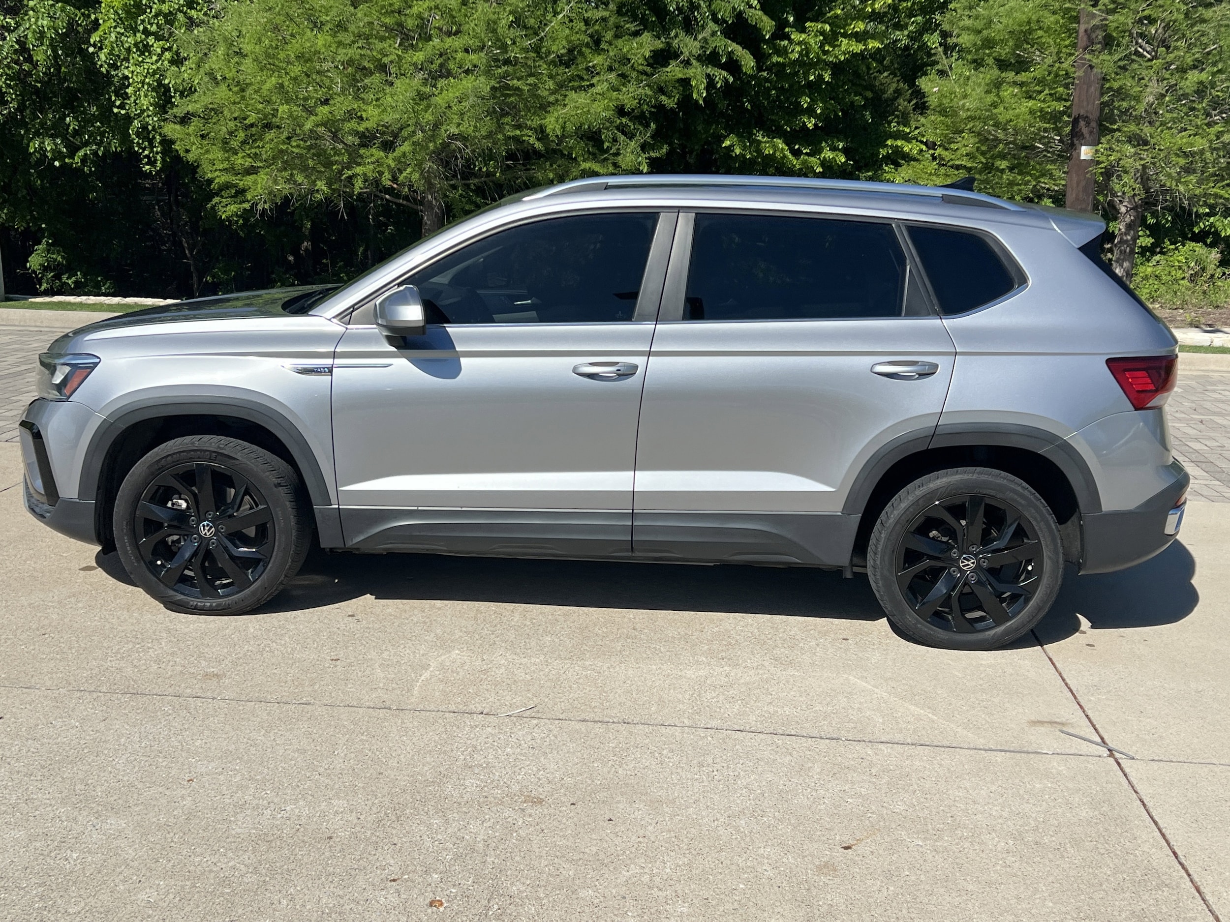 2023 Volkswagen Taos SE photo 6