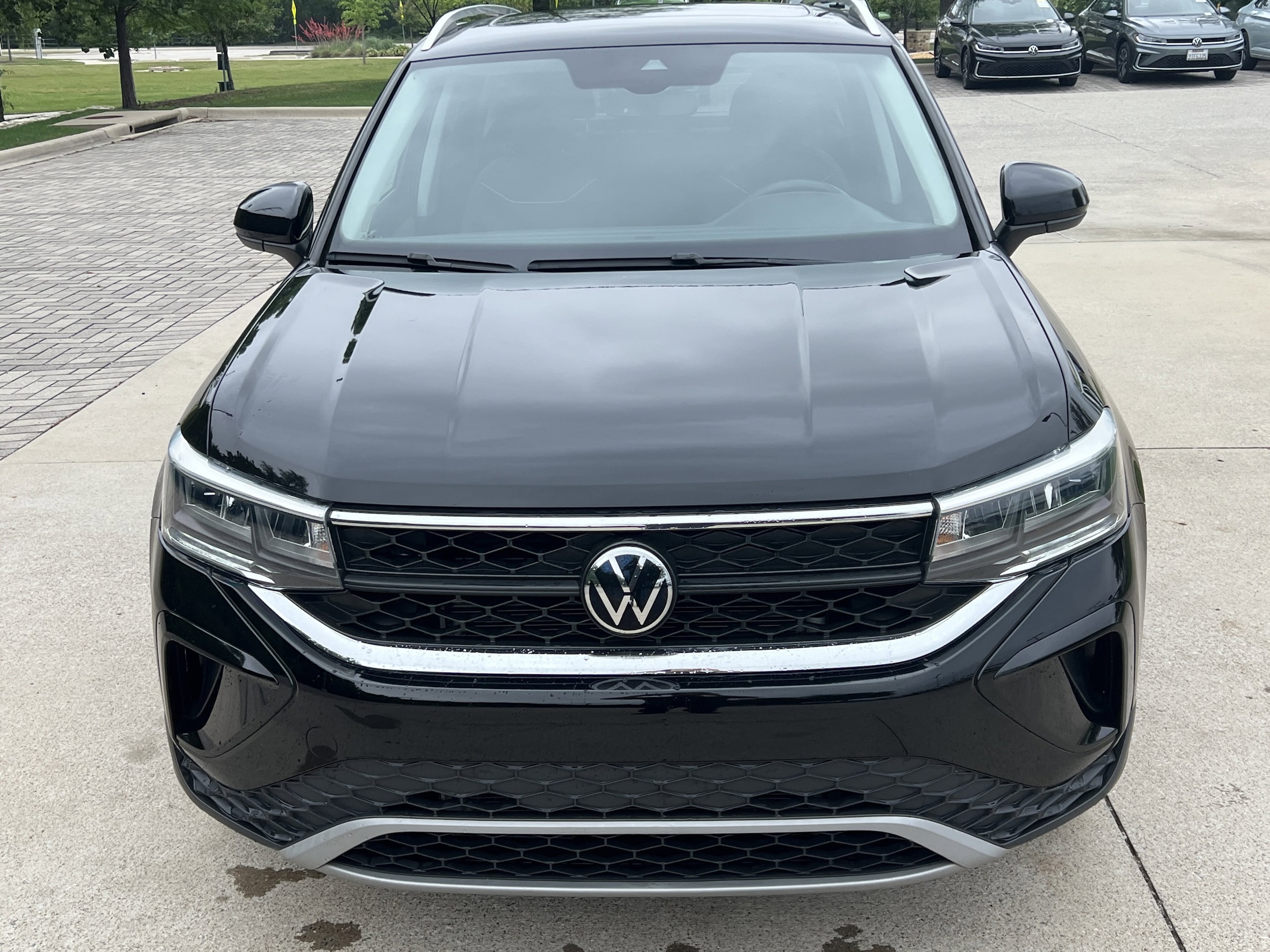 2023 Volkswagen Taos SE photo 2