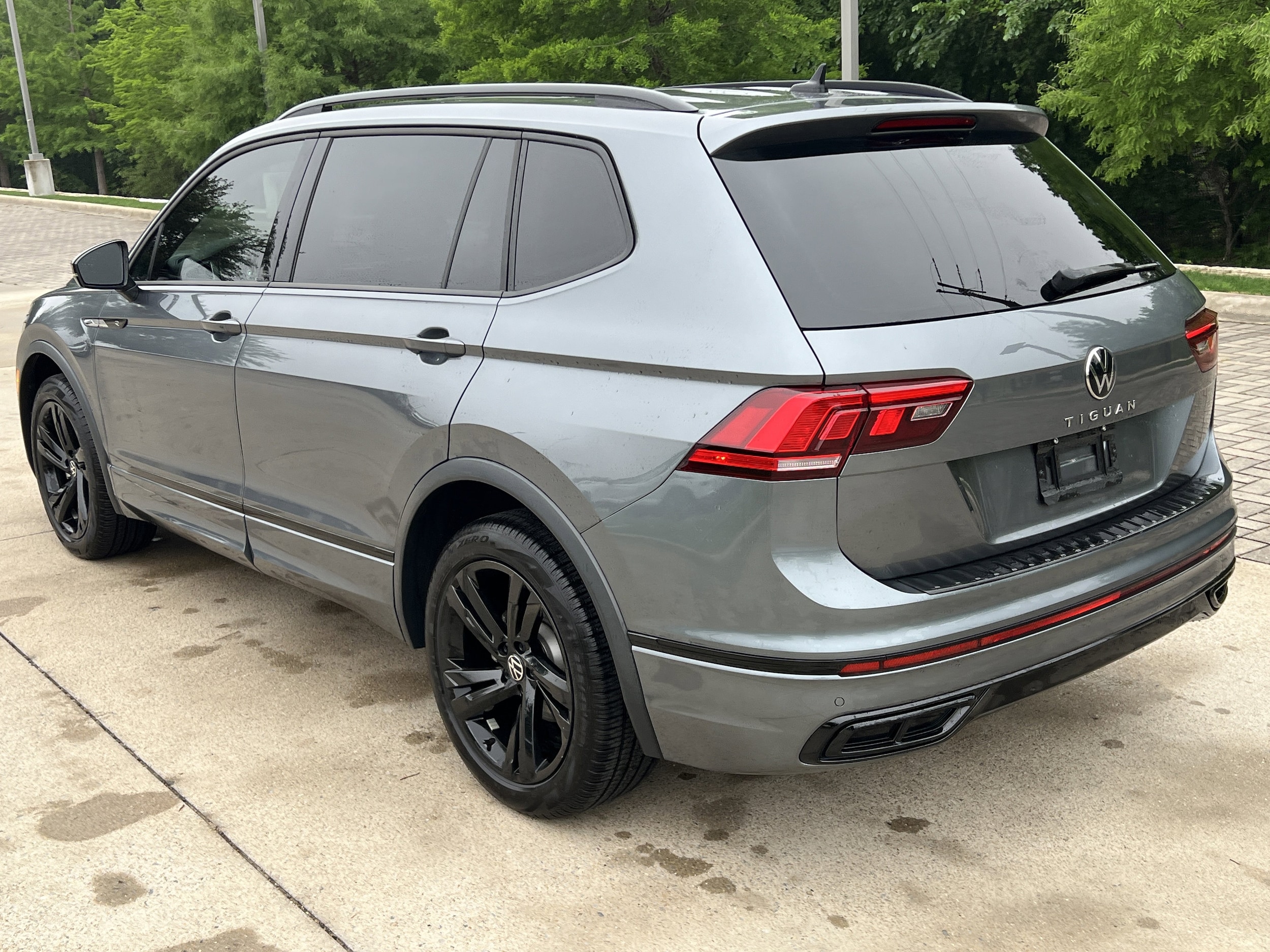 2023 Volkswagen Tiguan SE R-Line Black photo 3
