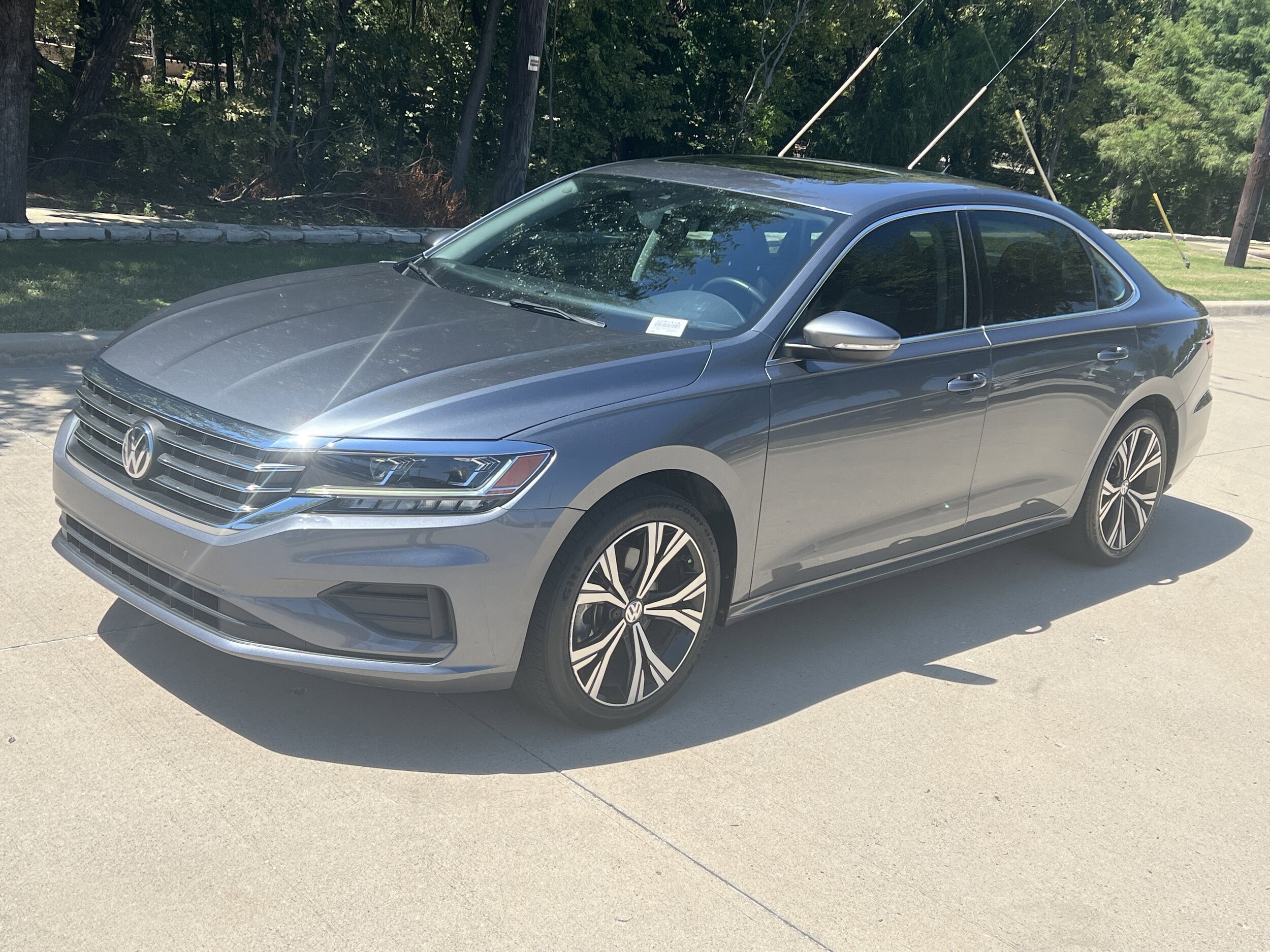 2022 Volkswagen Passat 2.0T SE photo 3