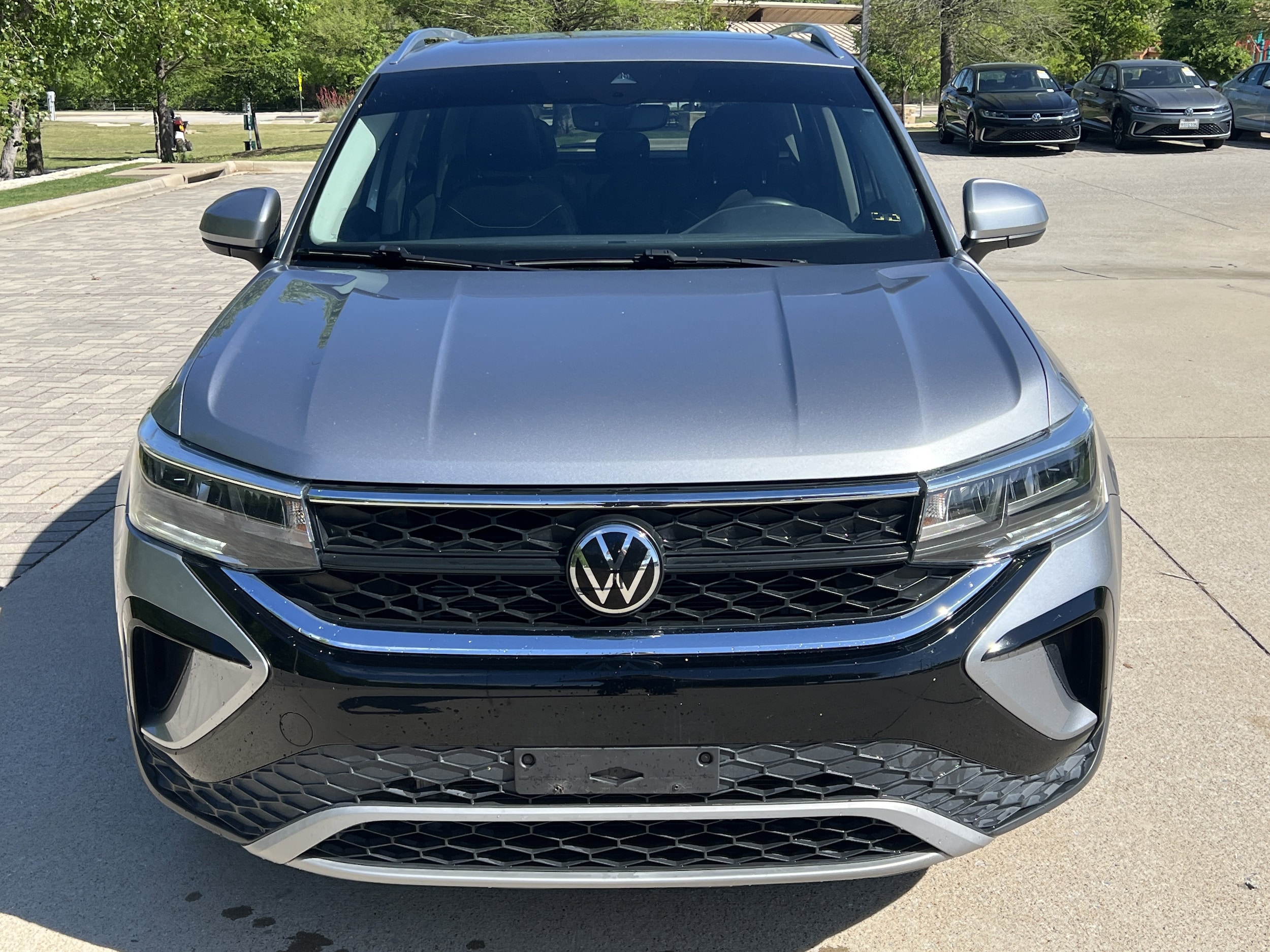 2023 Volkswagen Taos SE photo 2