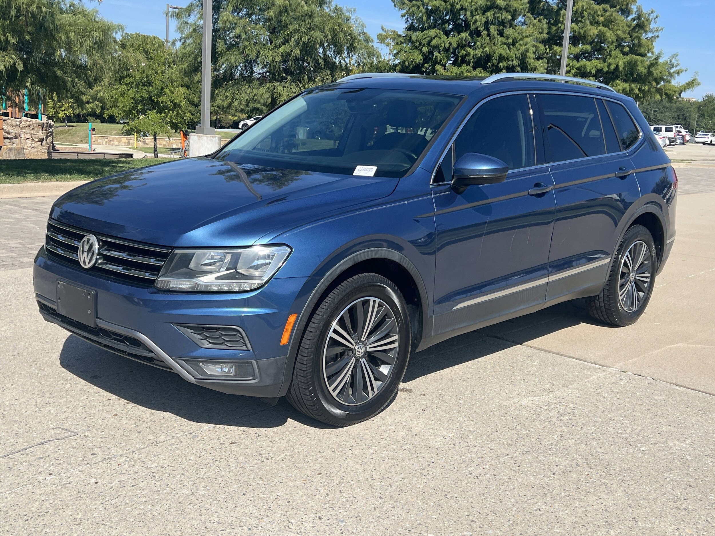 2018 Volkswagen Tiguan SEL photo 2