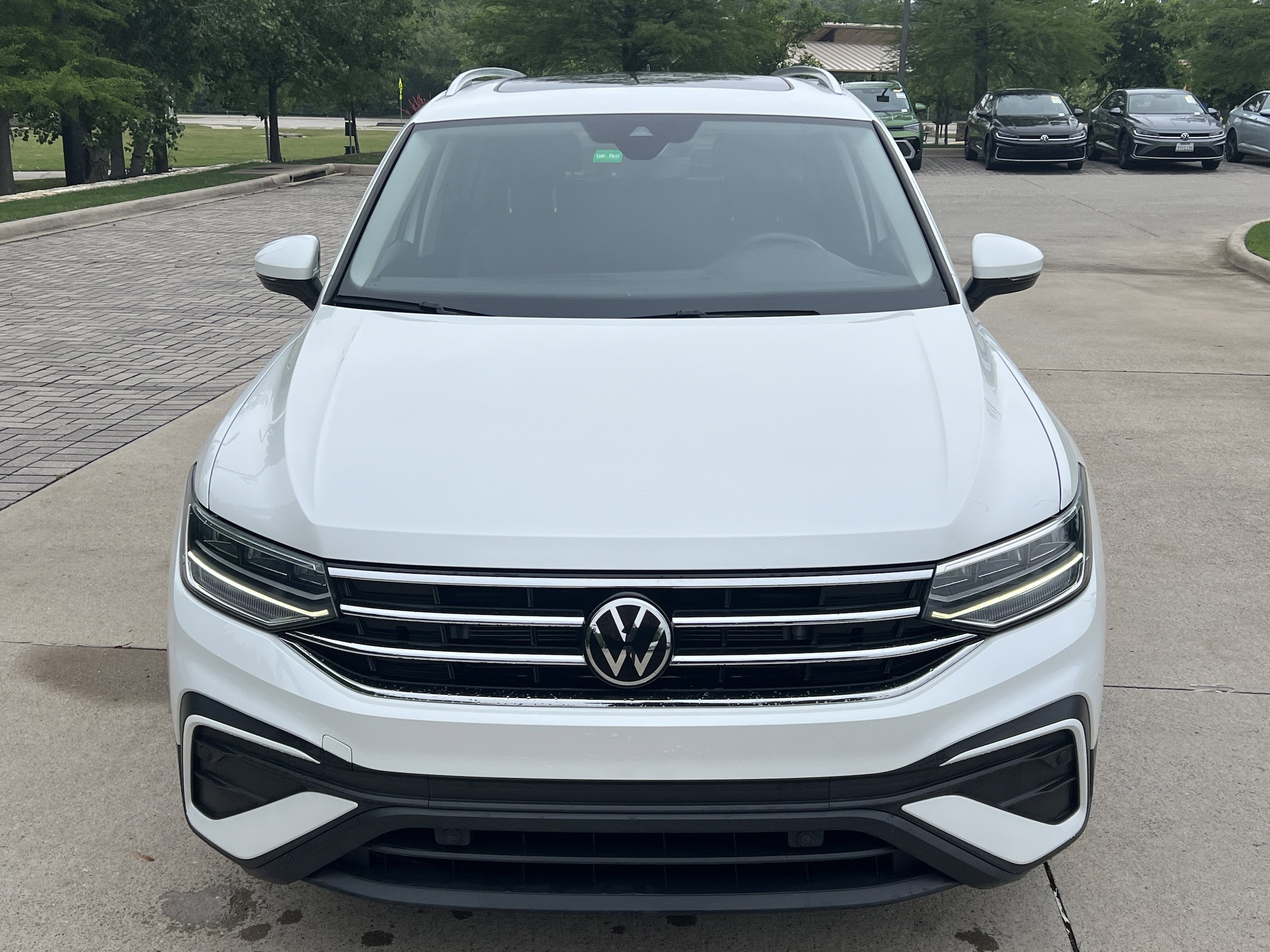 2023 Volkswagen Tiguan SE photo 2