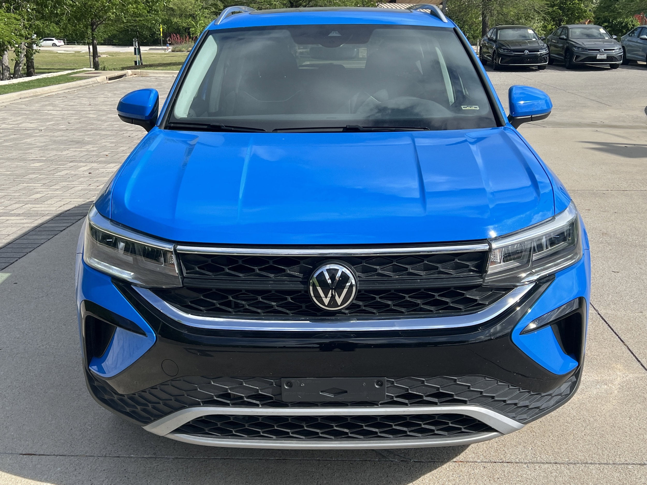 2023 Volkswagen Taos SE photo 2