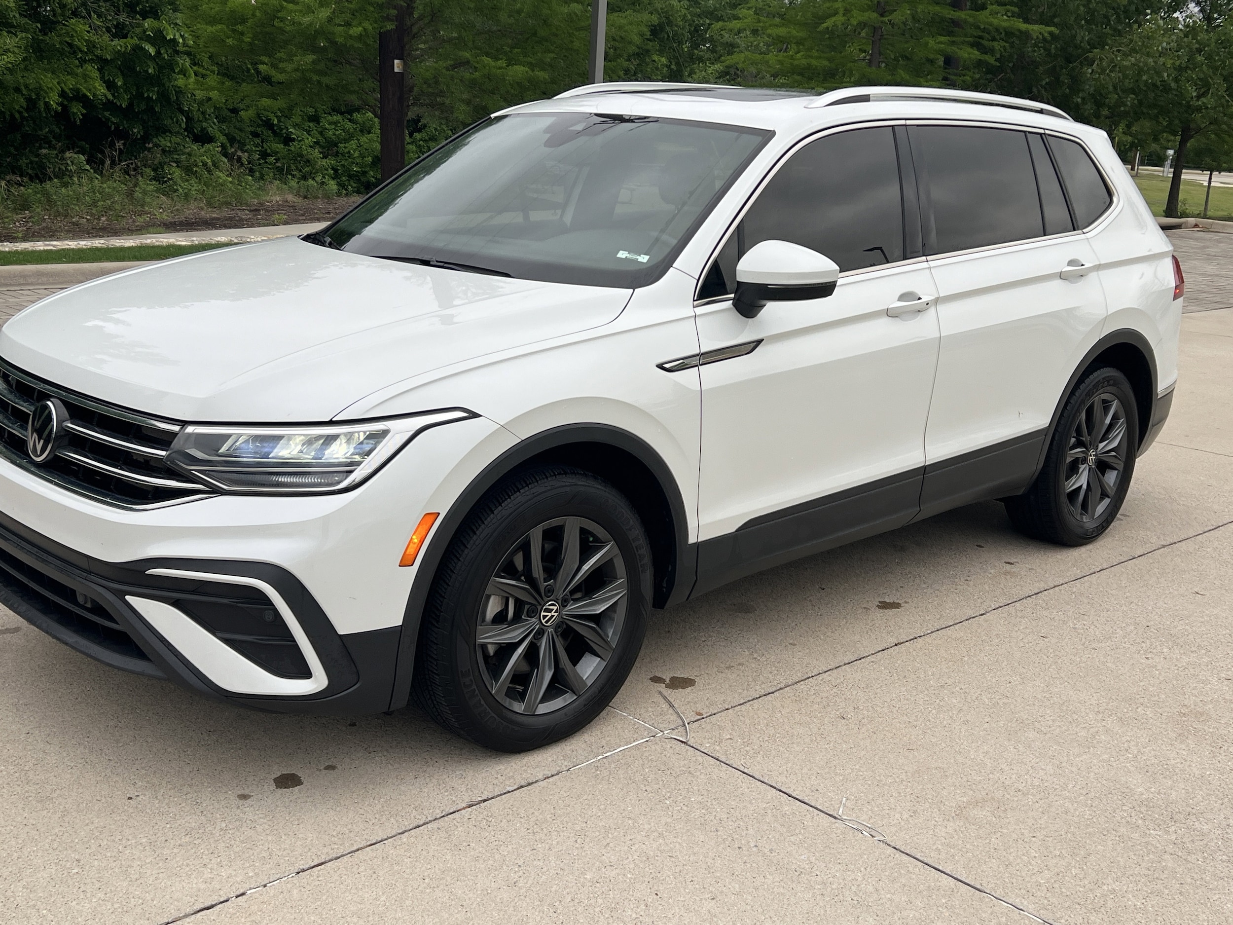2023 Volkswagen Tiguan SE photo 4