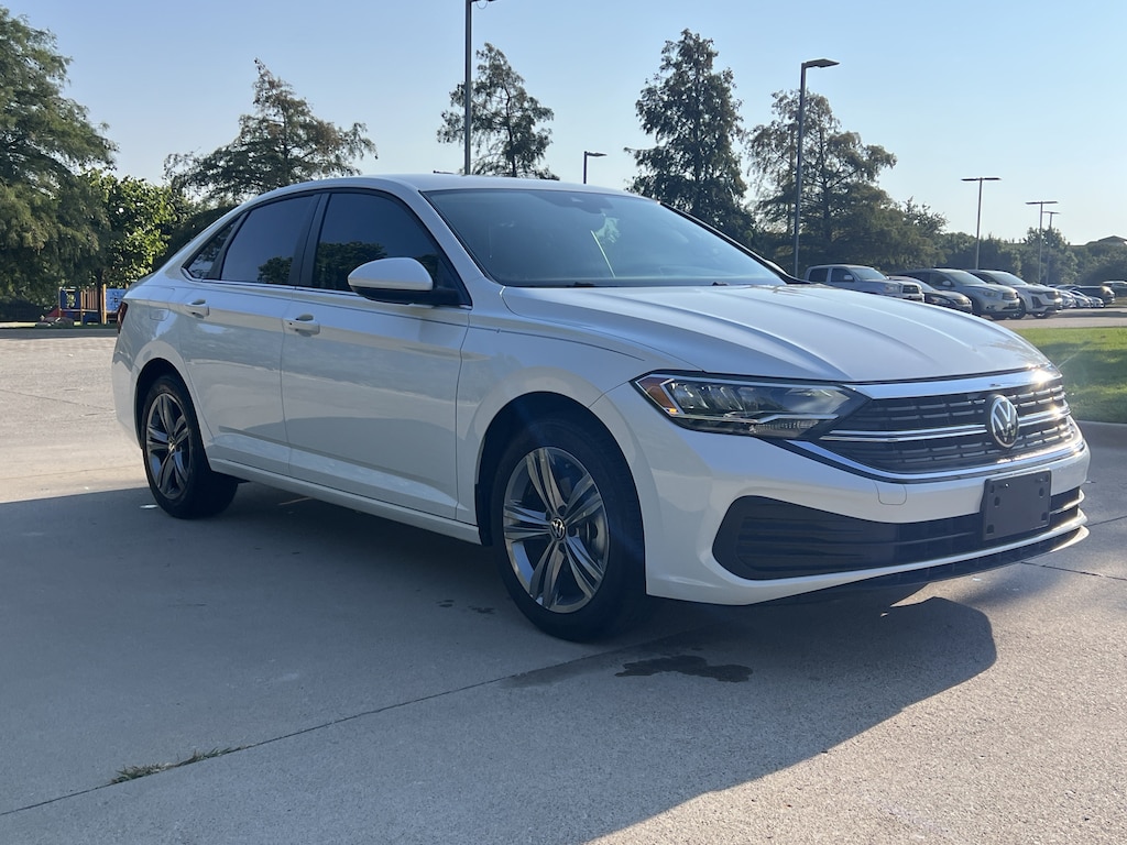 Used 2024 Volkswagen Jetta SE Sedan