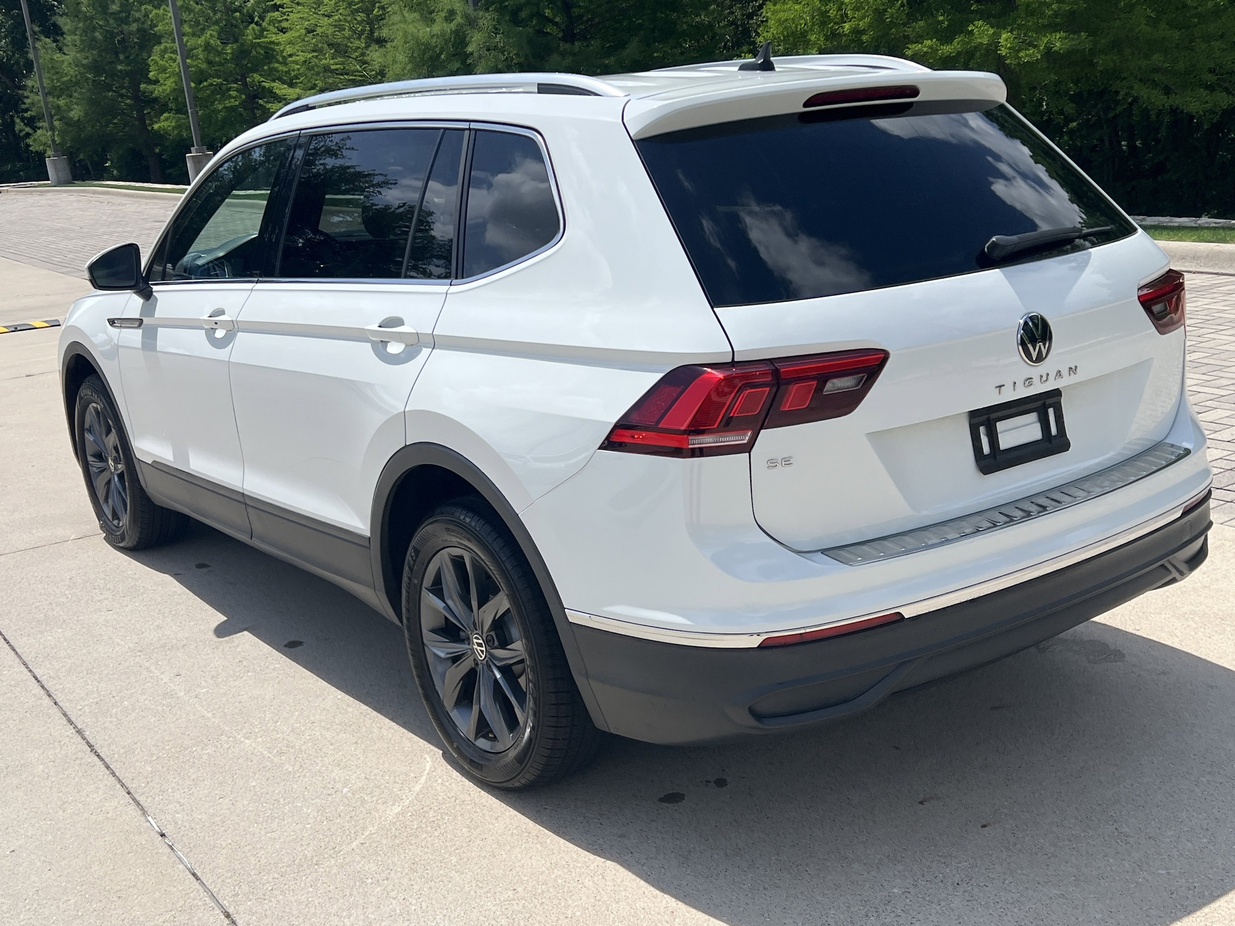 2024 Volkswagen Tiguan SE photo 3