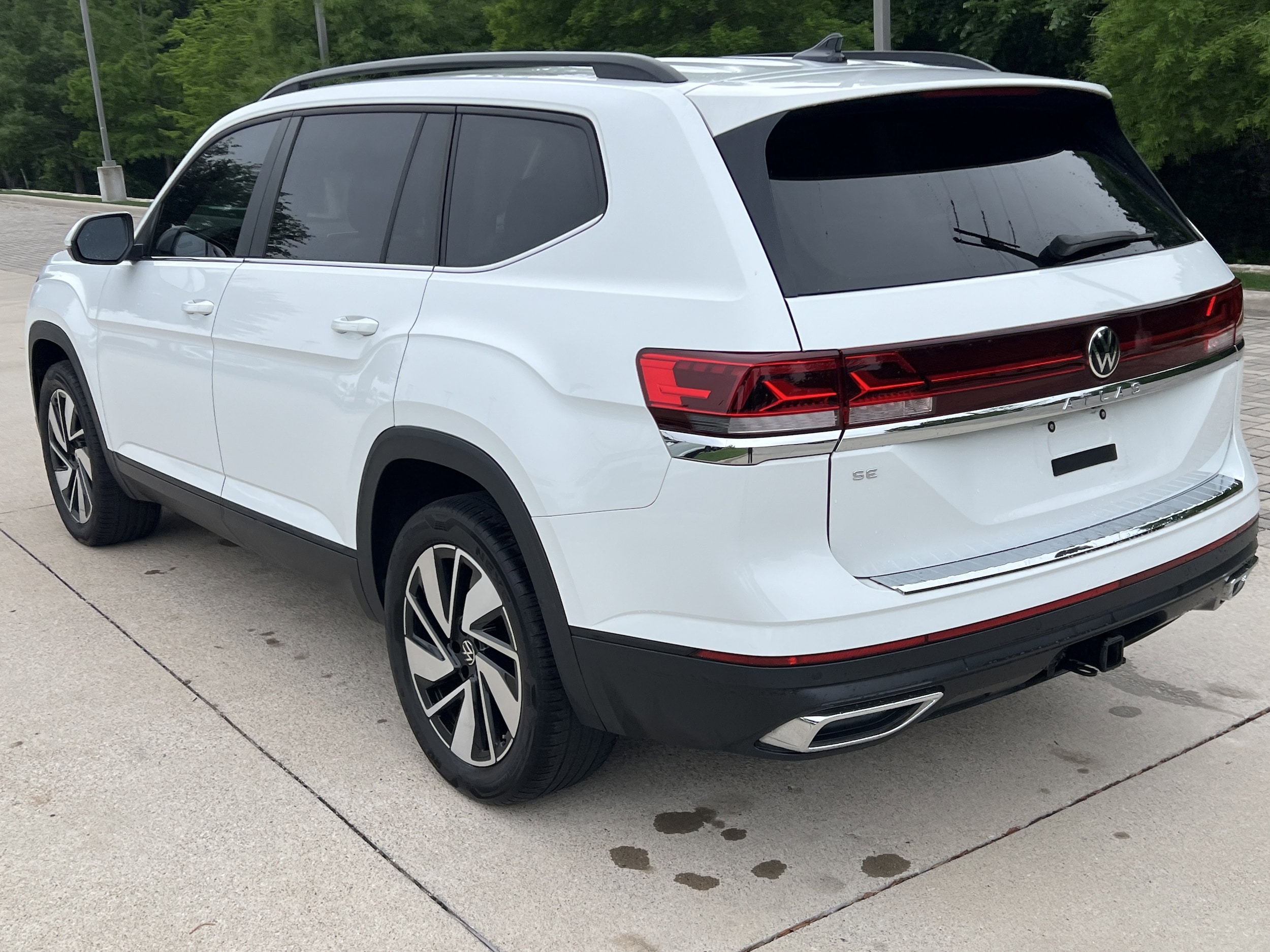 2024 Volkswagen Atlas 2.0T SE w/Technology photo 3
