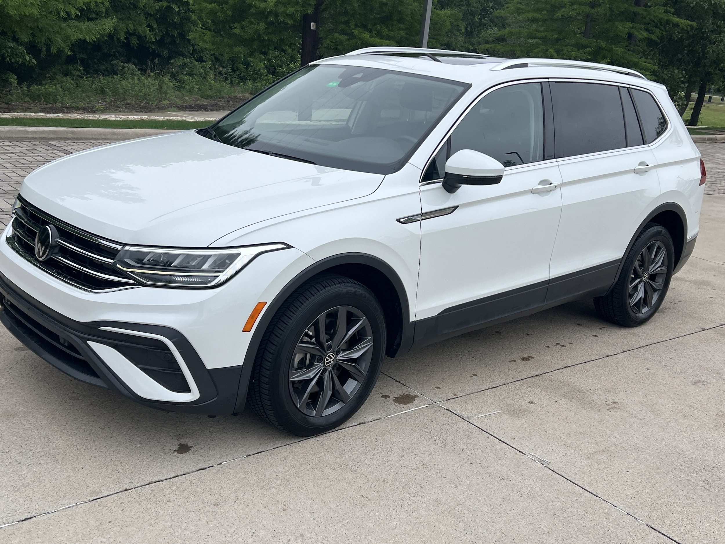 2023 Volkswagen Tiguan SE photo 4