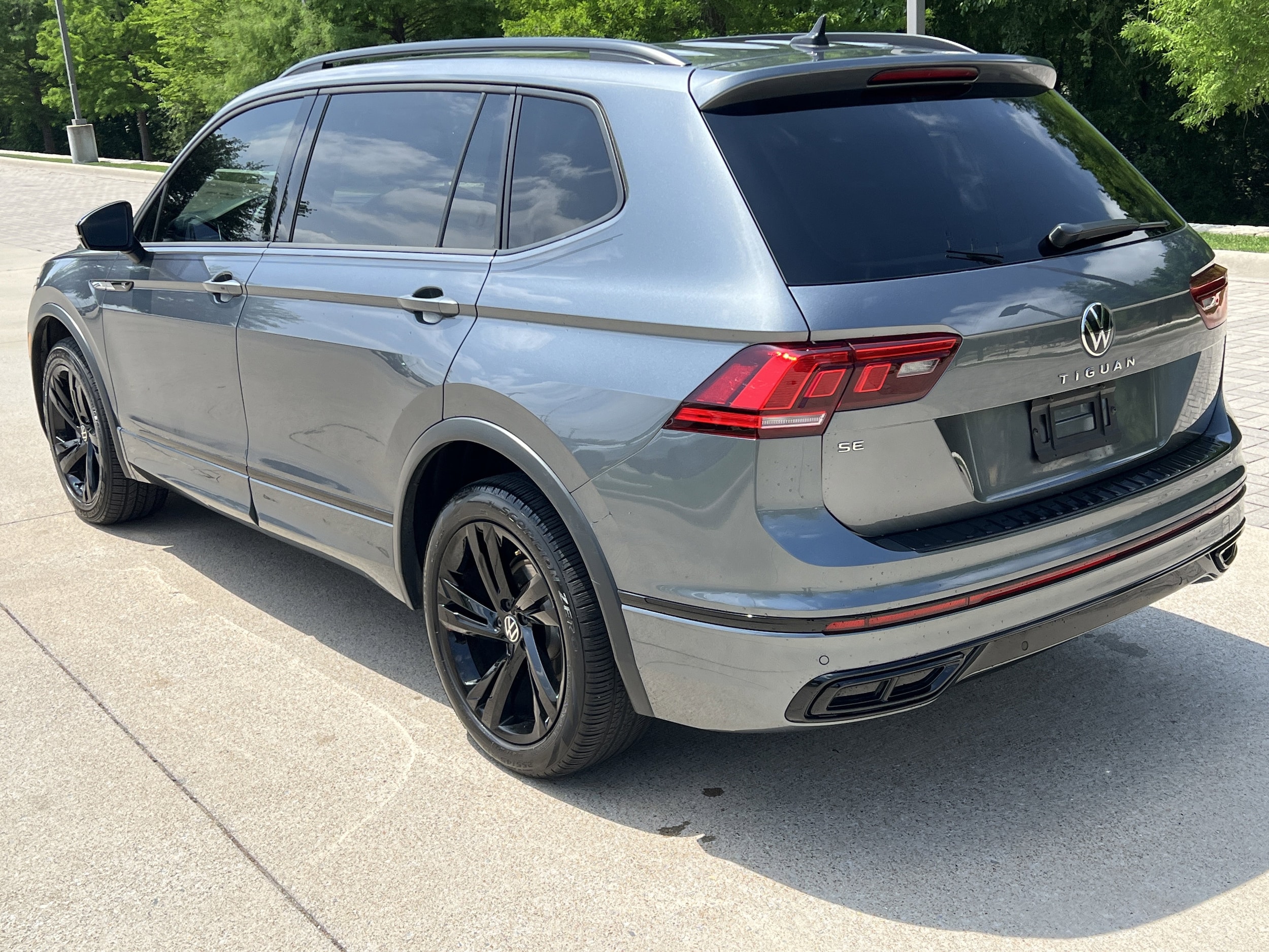 2024 Volkswagen Tiguan SE R-Line Black photo 3