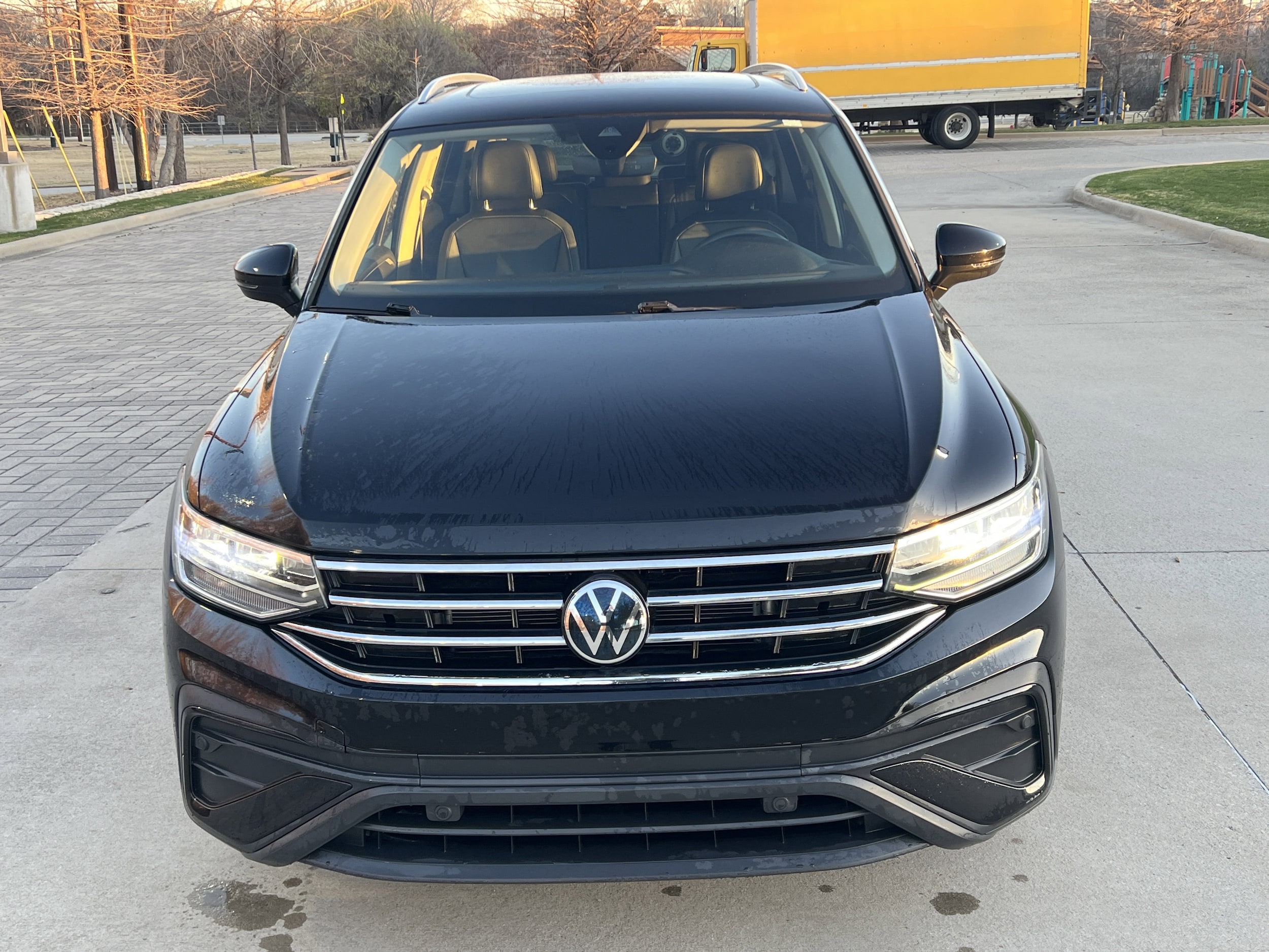 2023 Volkswagen Tiguan SE photo 2
