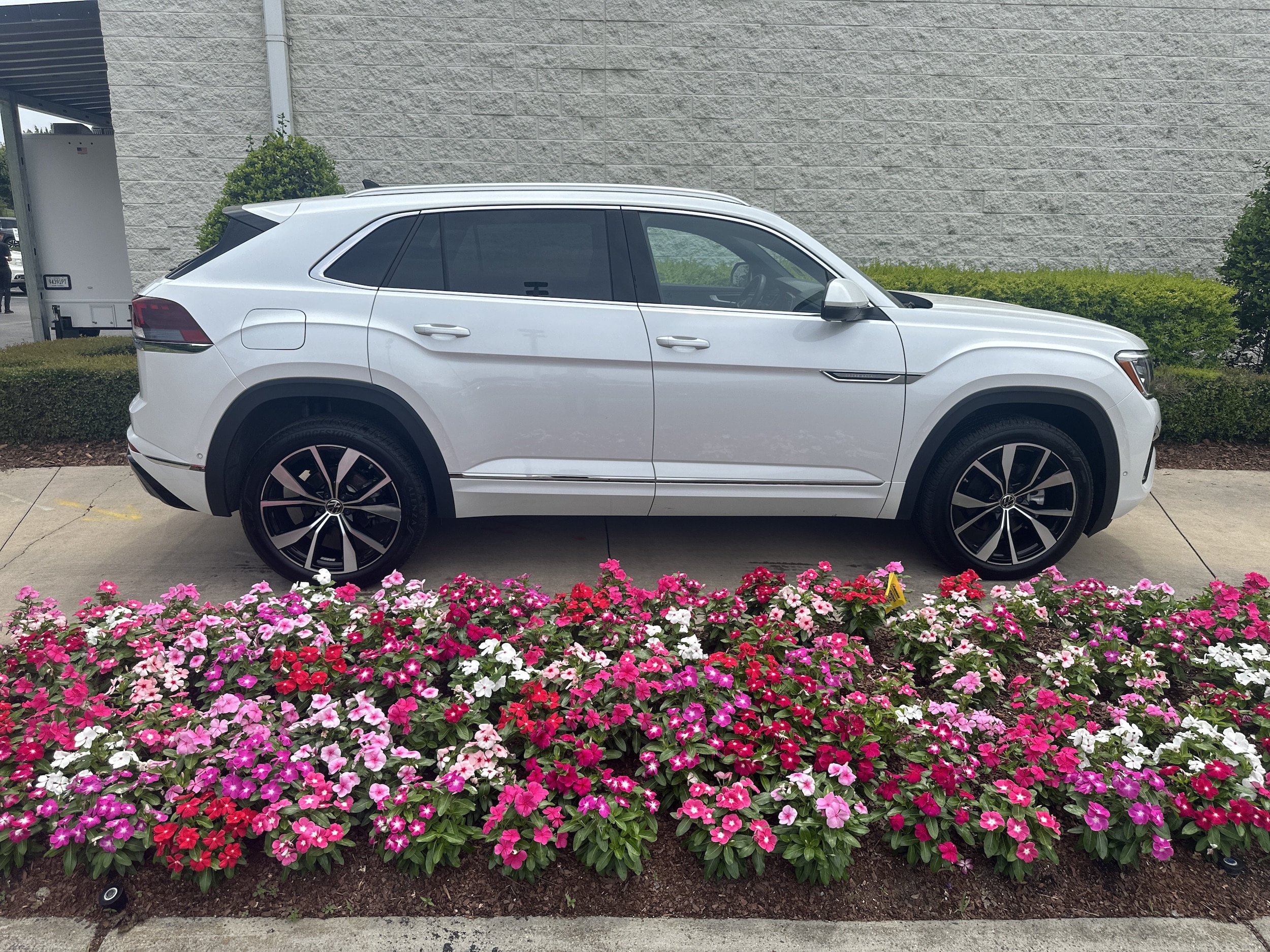 Volkswagen Atlas Cross Sport 2.0T SEL Premium R-Line