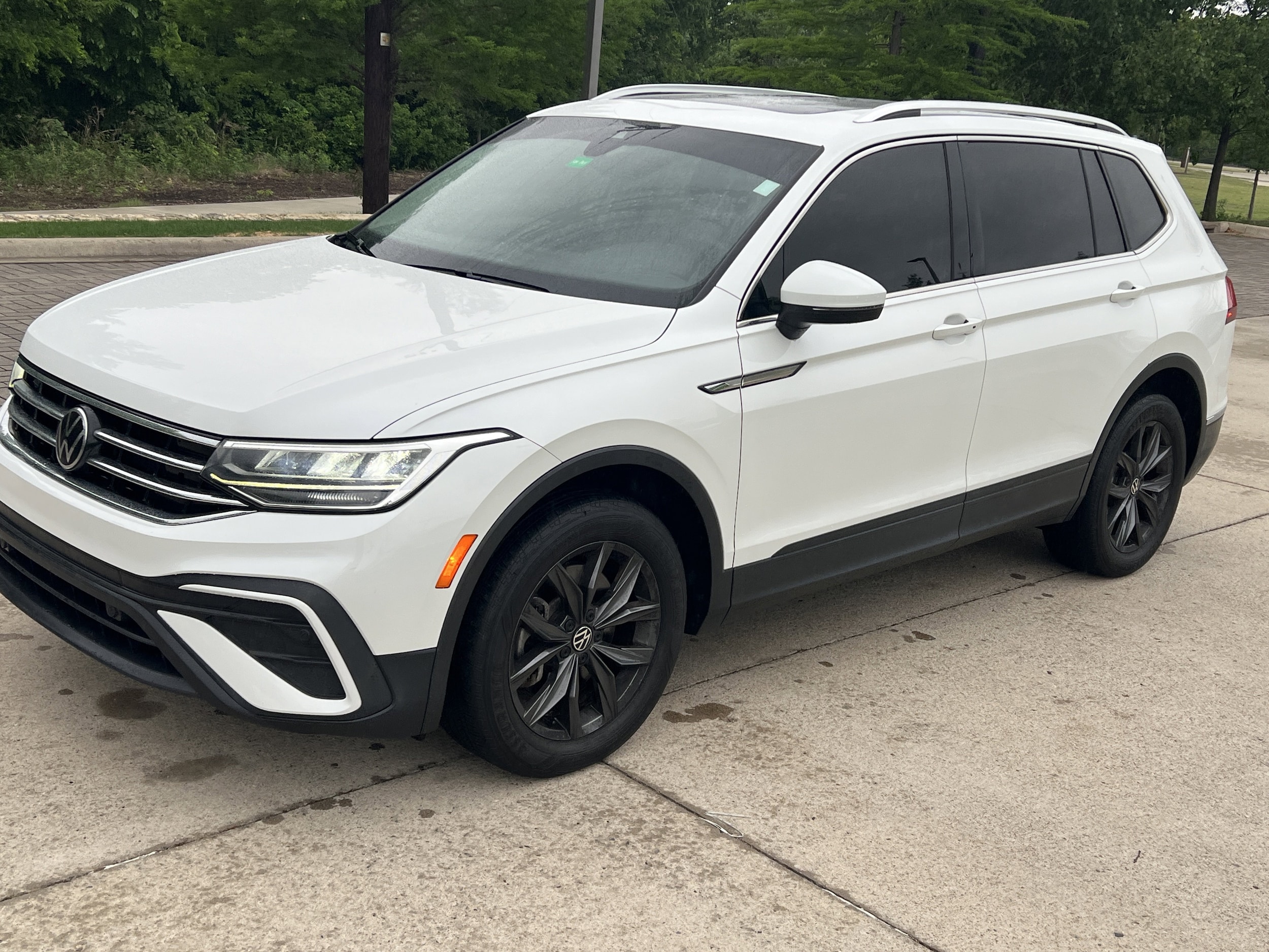 2023 Volkswagen Tiguan SE photo 4