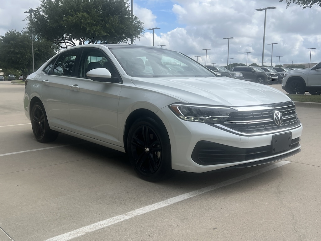 Used 2023 Volkswagen Jetta SE Sedan