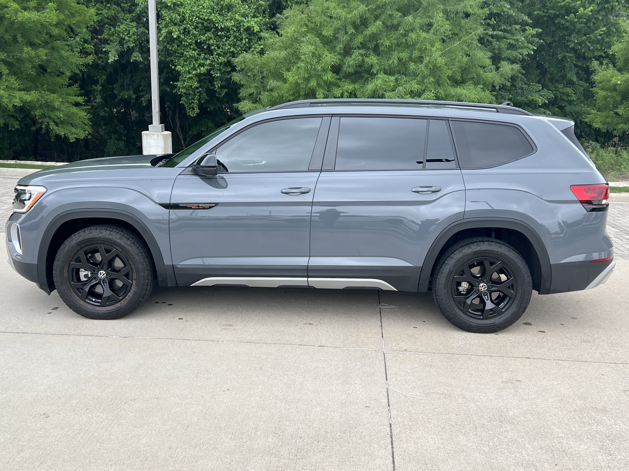 2024 Volkswagen Atlas 2.0T Peak Edition SE w/Technology photo 6