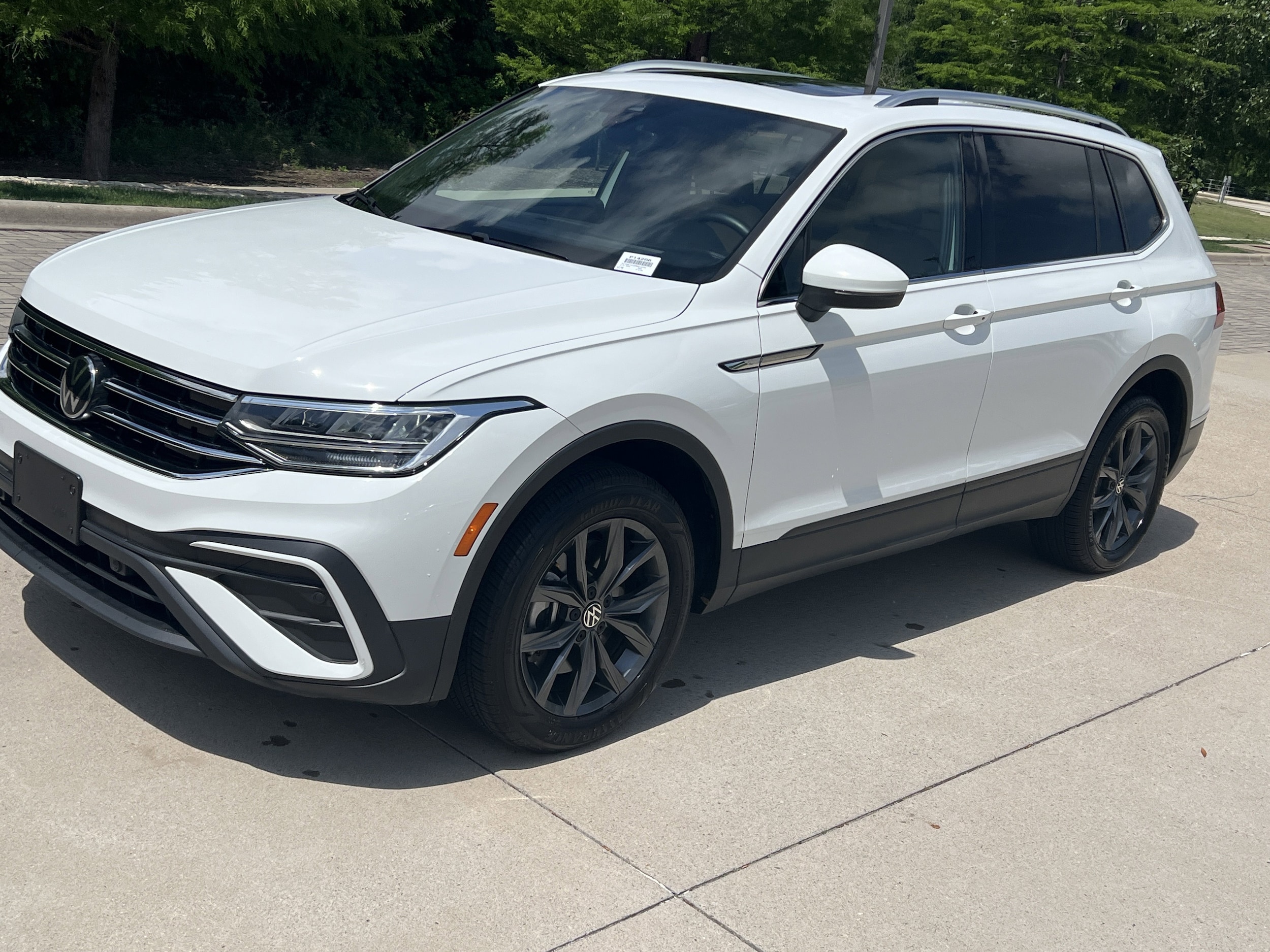 2024 Volkswagen Tiguan SE photo 4