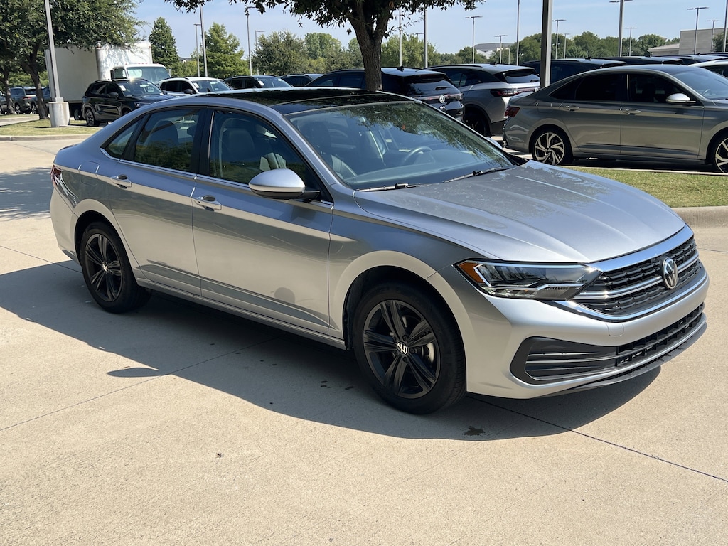 Used 2024 Volkswagen Jetta SE Sedan