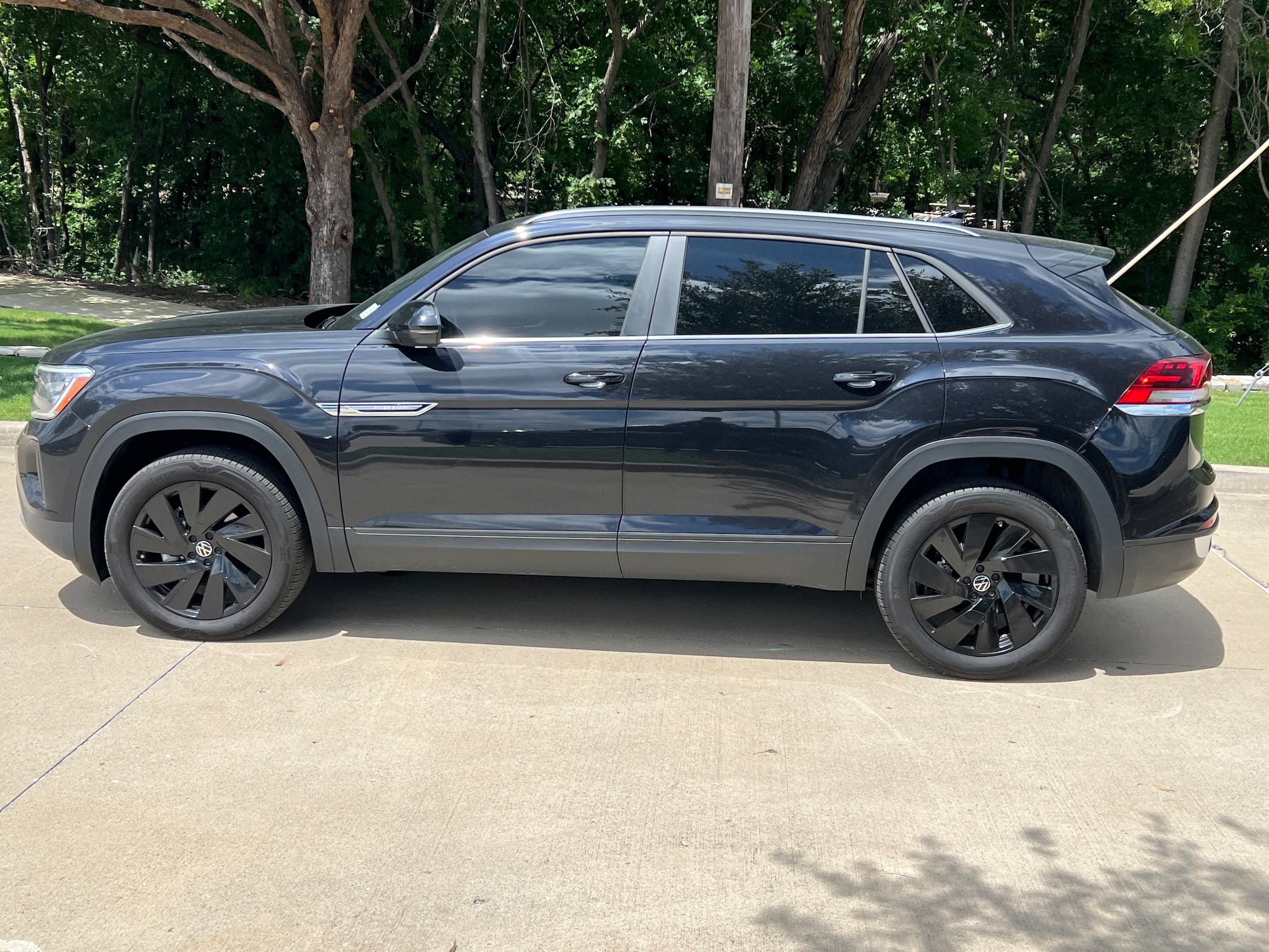 Volkswagen Atlas Cross Sport 2.0T SE W/Technology