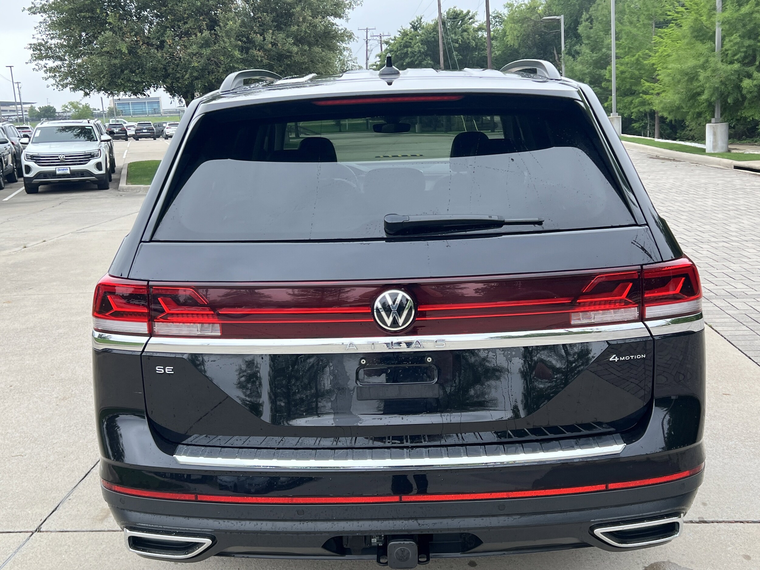 2024 Volkswagen Atlas 2.0T SE w/Technology photo 3